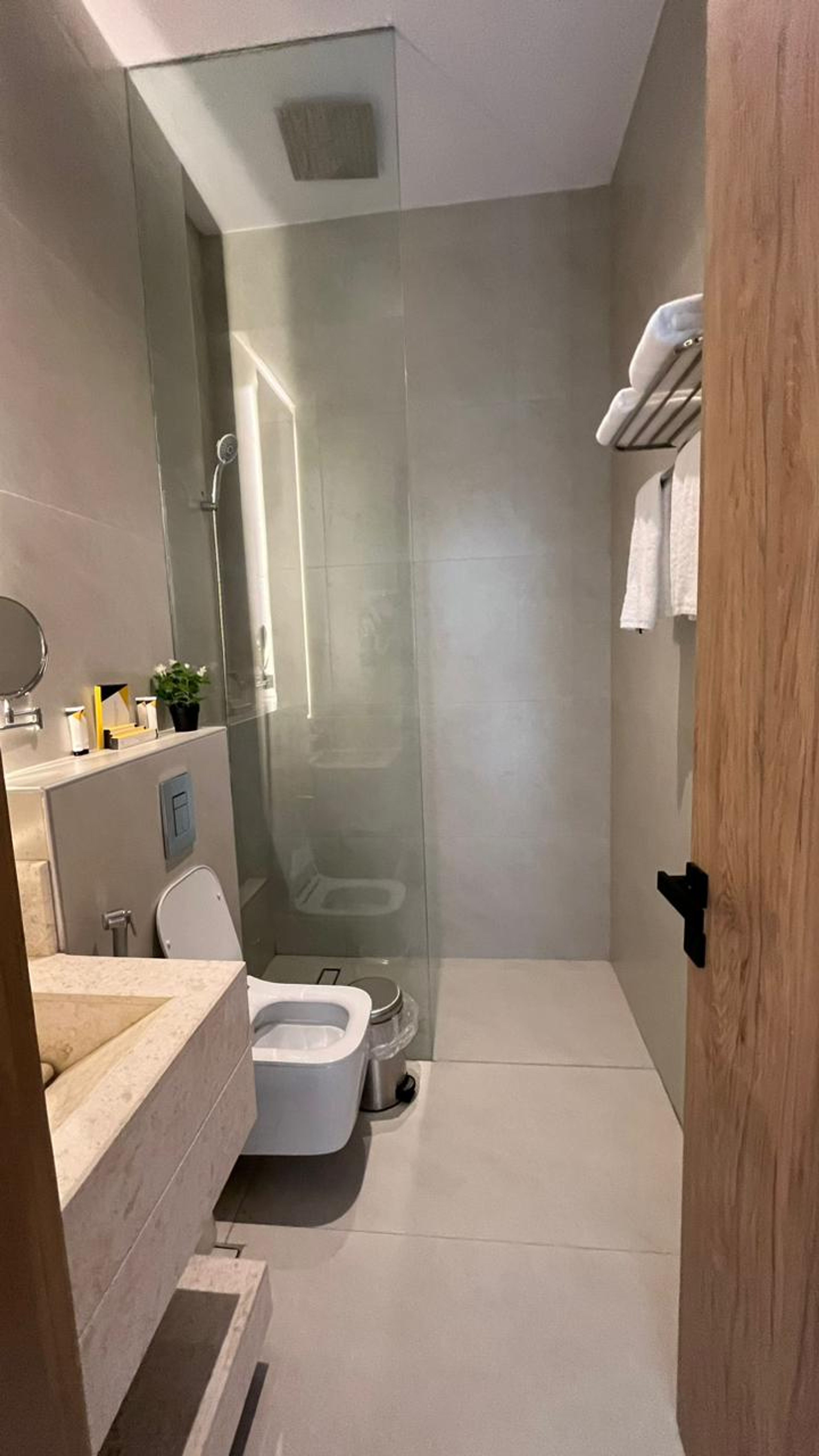 https://img.gathern.co/1400x0/1/9b2feTOEaimAWb4TCJlatDm9wbwcKksU.jpg