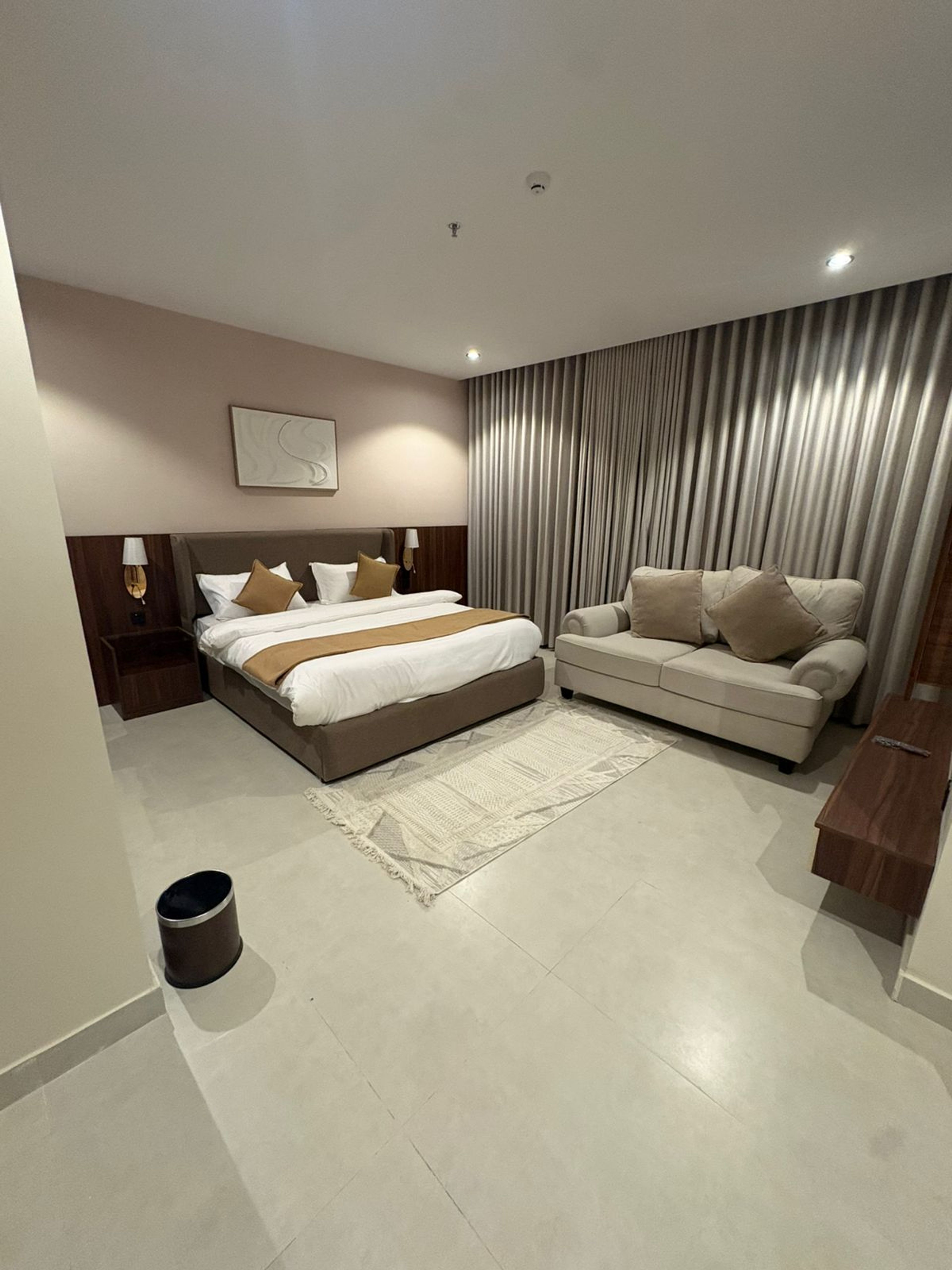 https://img.gathern.co/1400x0/1/9bO8R-DiY5z0Bp-TpaVWip7tlbDXJ4FY.jpg