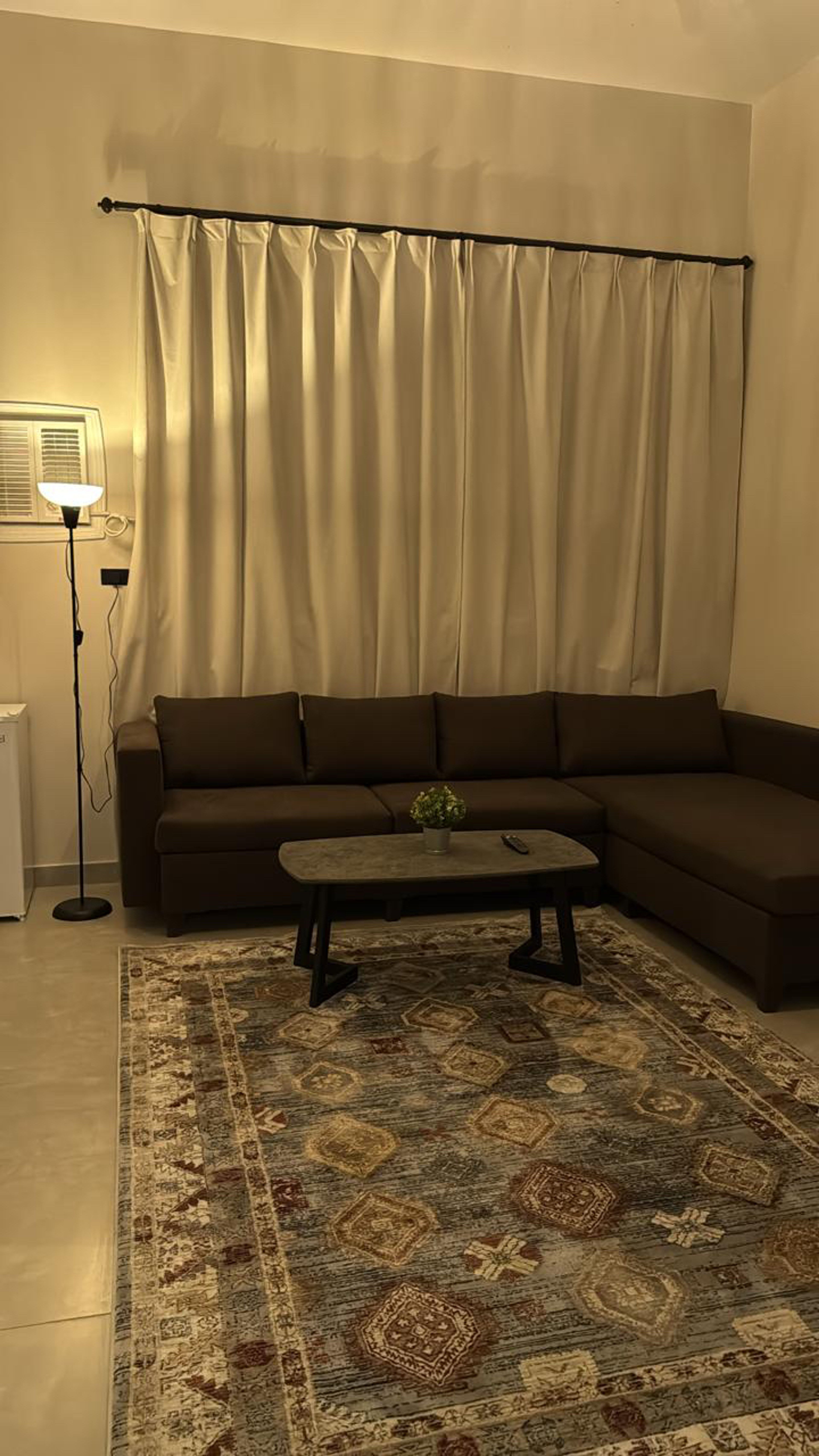 https://img.gathern.co/1024x0/1/9cjBJhjXhFtAbTPuQe0w45_G7uTOLtbP.jpg