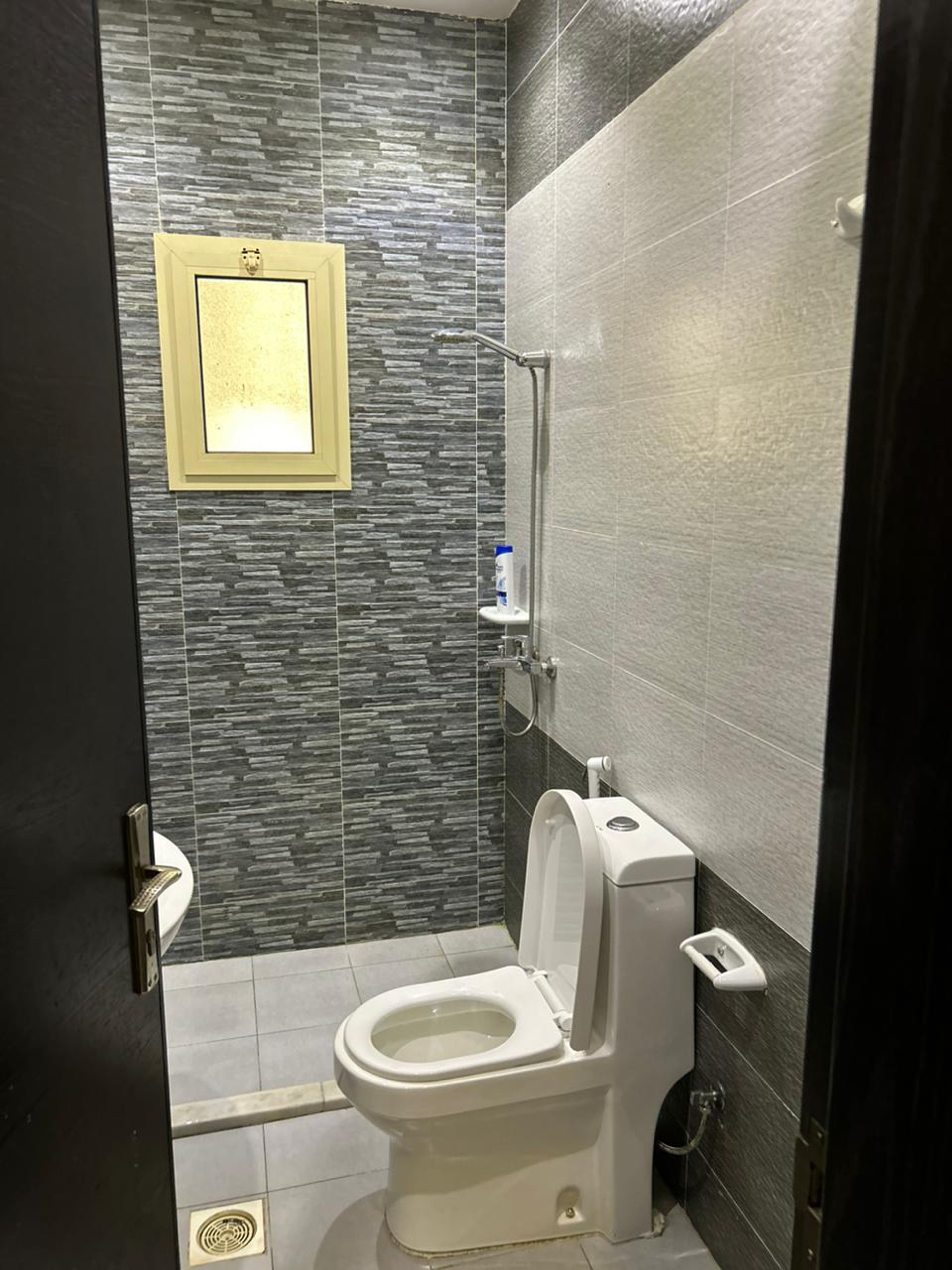 https://img.gathern.co/1024x0/1/9dU5ITe0HBWSICjZpmCuN2ZhELUPfjLX.jpg