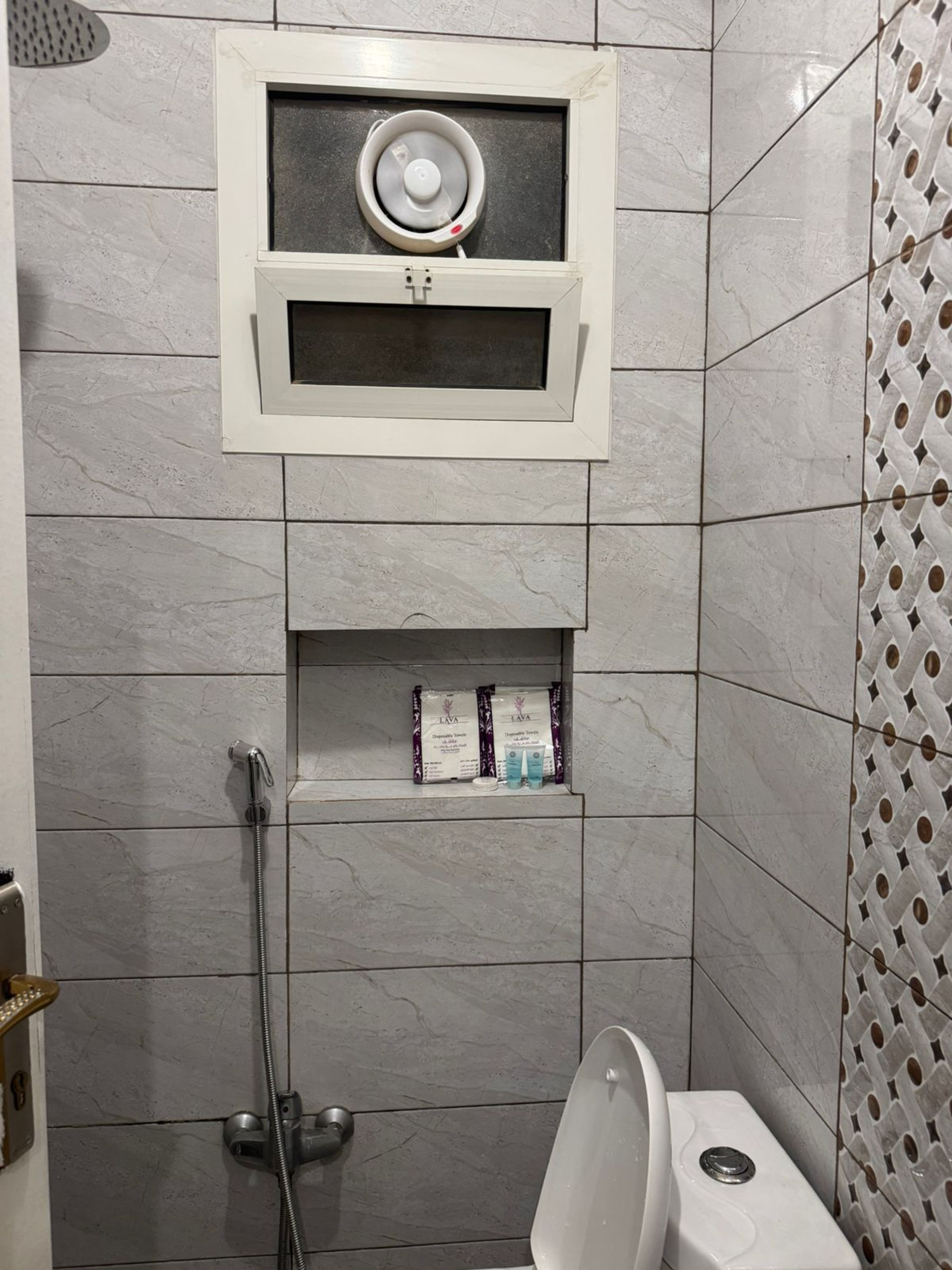 https://img.gathern.co/1400x0/1/9sd5cFcrXCKzOqj2_LdTFSqoxAXIBp7a.jpeg