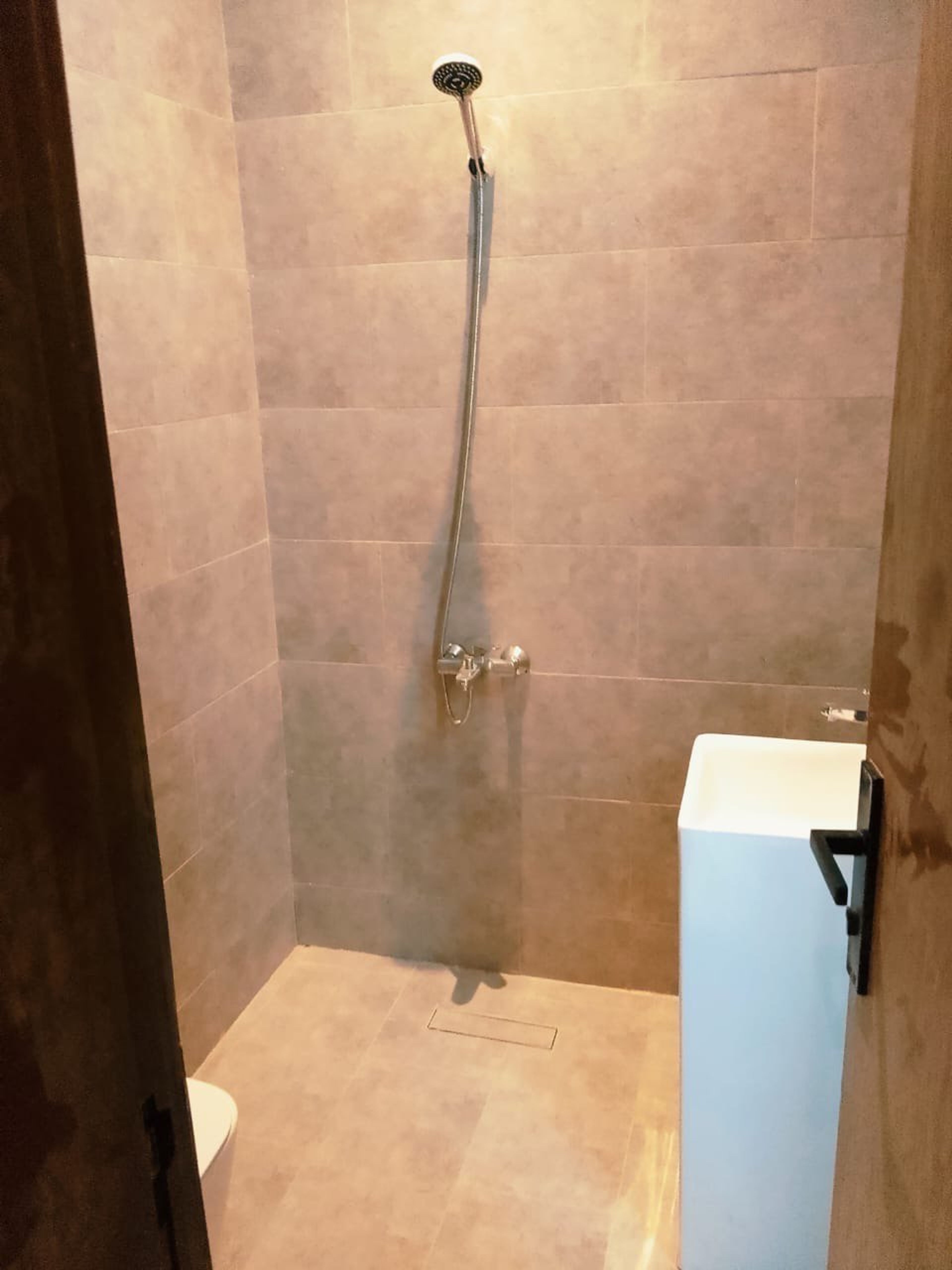 https://img.gathern.co/1400x0/1/9xmnaAFm0QxX29ACb8P-5Fd0cM63LOtG.jpg