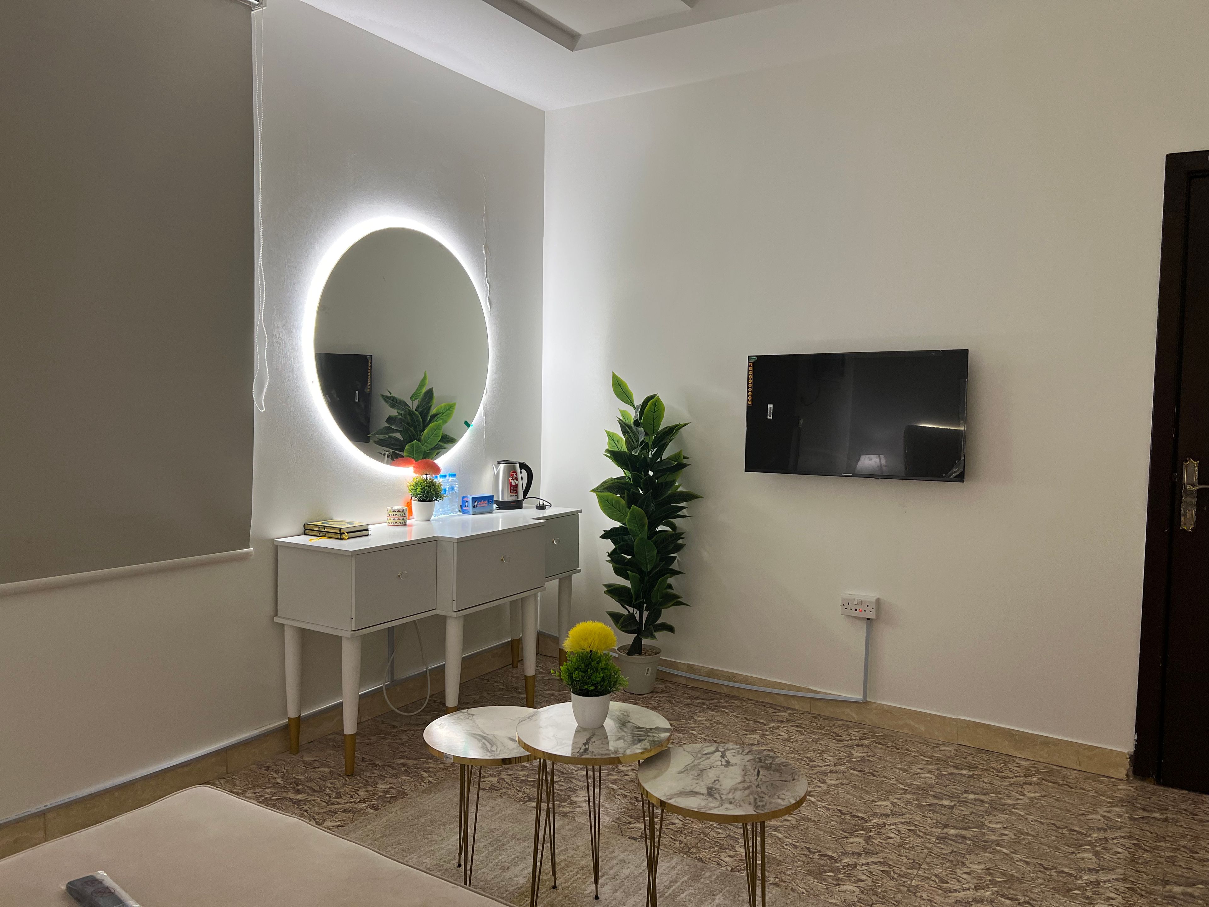 https://img.gathern.co/1400x0/1/9y93-qicI6FTl54m_JJxvy7BhuIF7AzQ.jpg