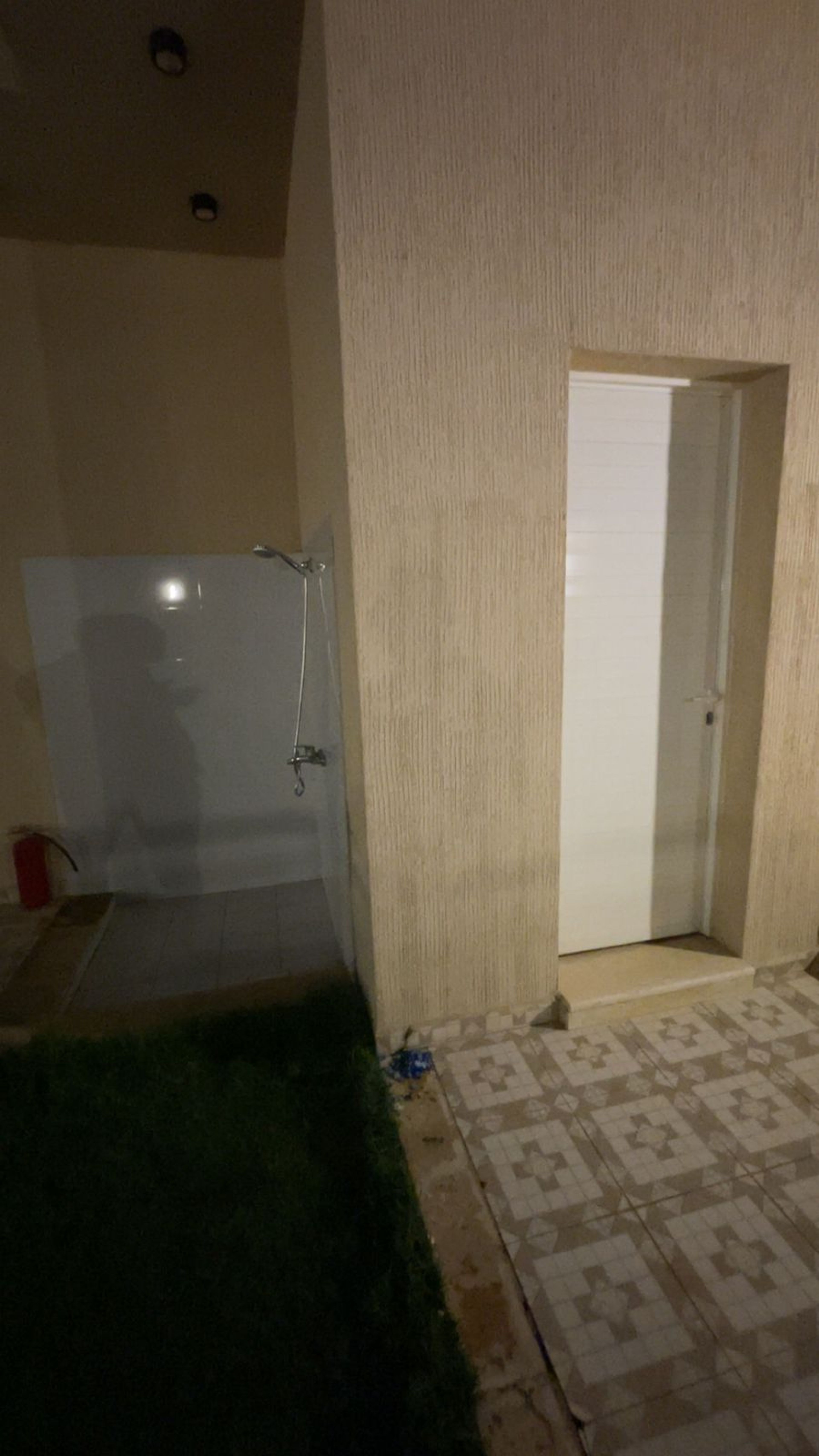 https://img.gathern.co/1400x0/1/9zCZbE9TM5zInxPUASARvpDqczq98W8A.jpg