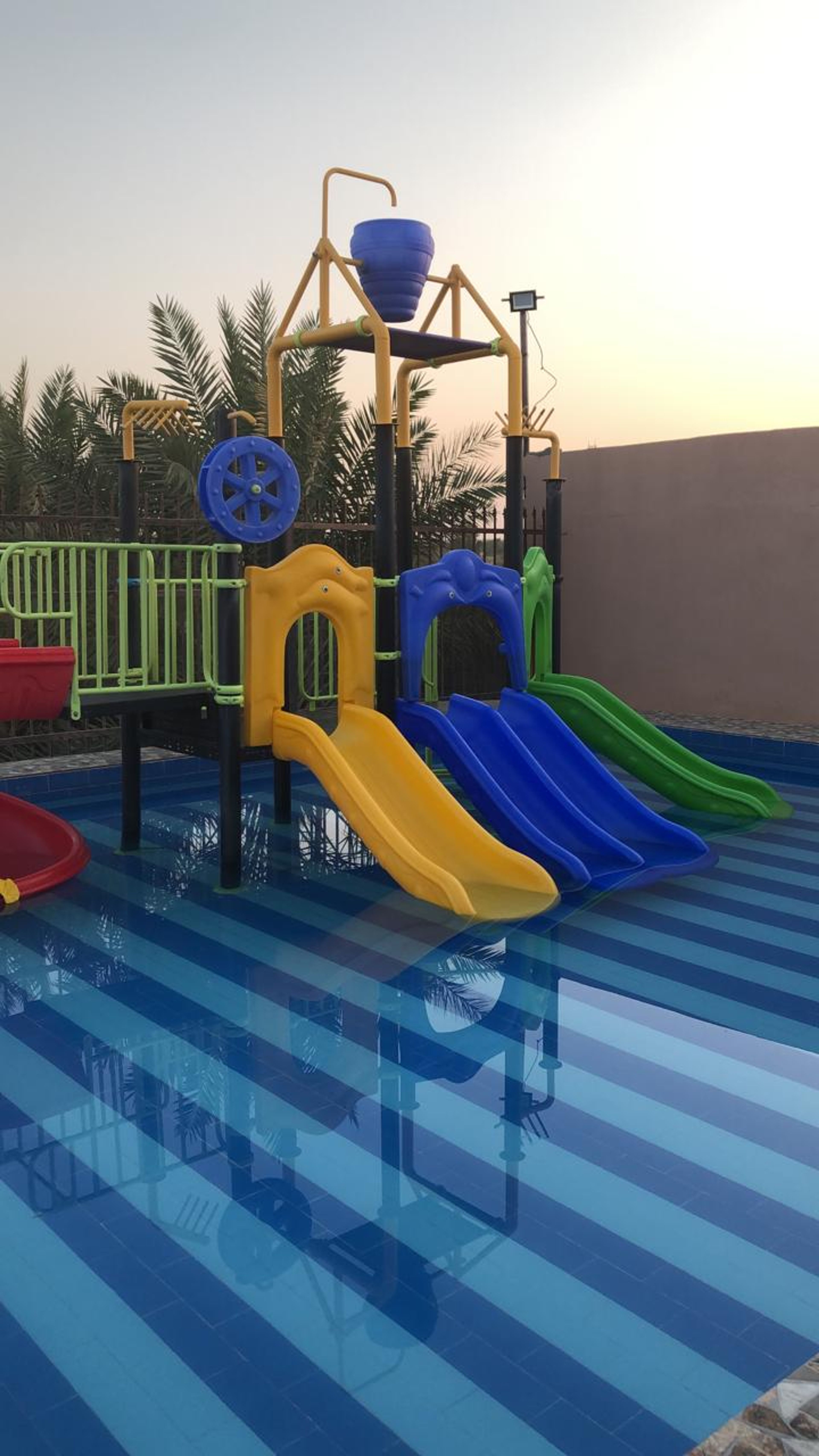 https://img.gathern.co/1400x0/1/A4wnIUF8vGlWWQIWMqYPeq68mXxeo8_O.jpeg