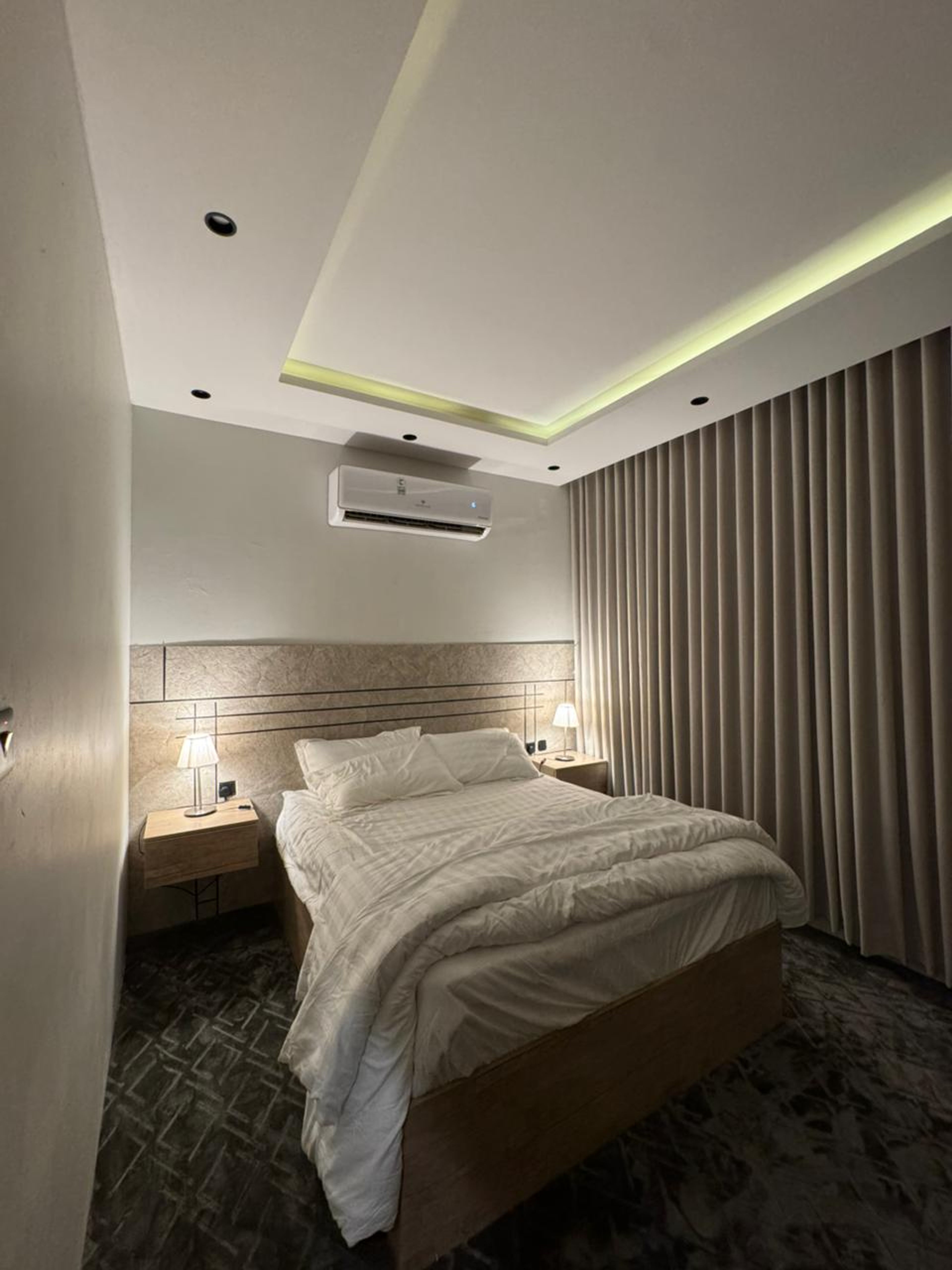https://img.gathern.co/1400x0/1/AE94Wwv3S29nygXLMOkqhQTKEkWnR_Ri.jpeg
