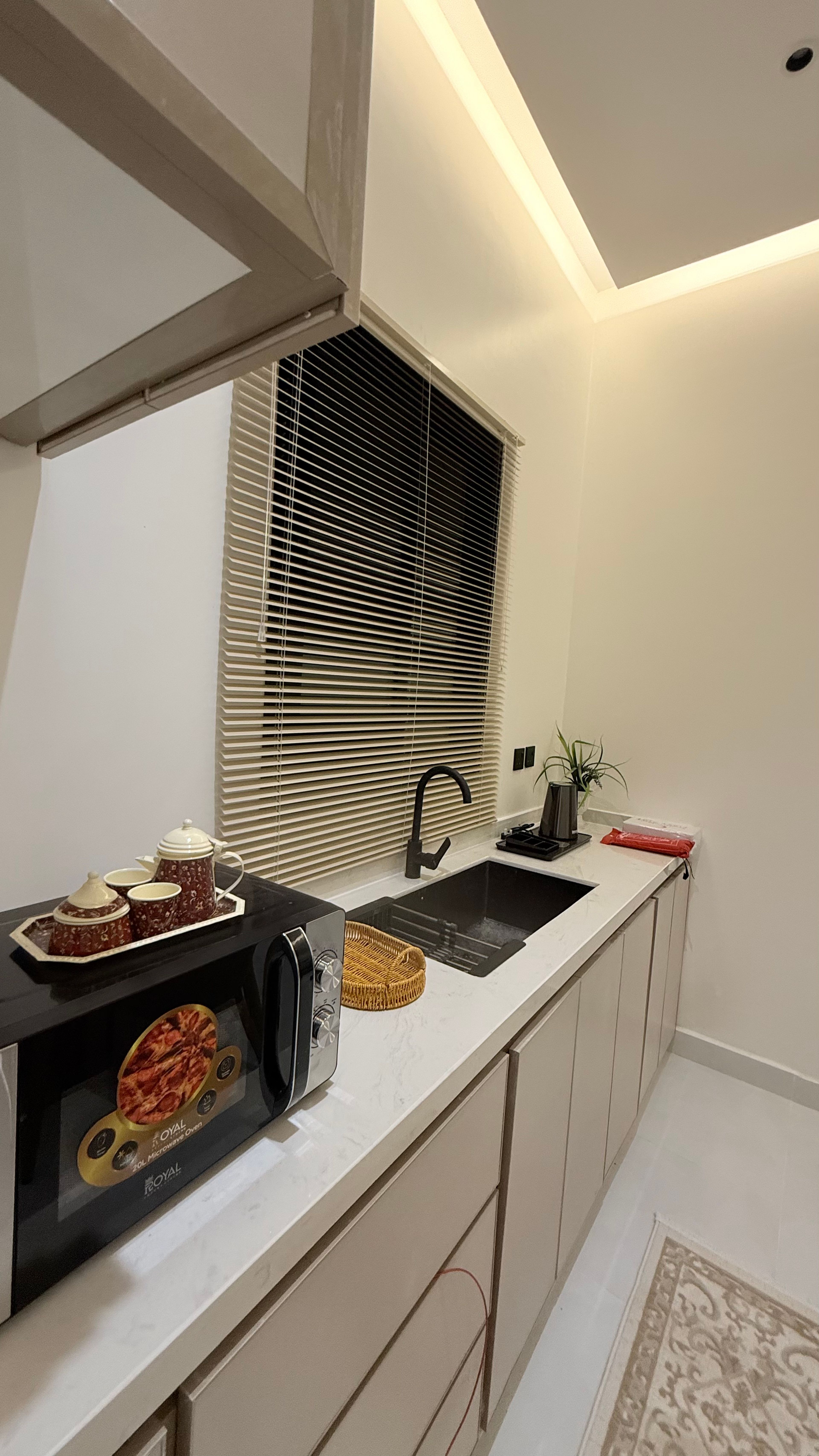 https://img.gathern.co/1400x0/1/AEMTe8w_HXHGcFrwGx3UotqTA5FE8WCJ.jpg