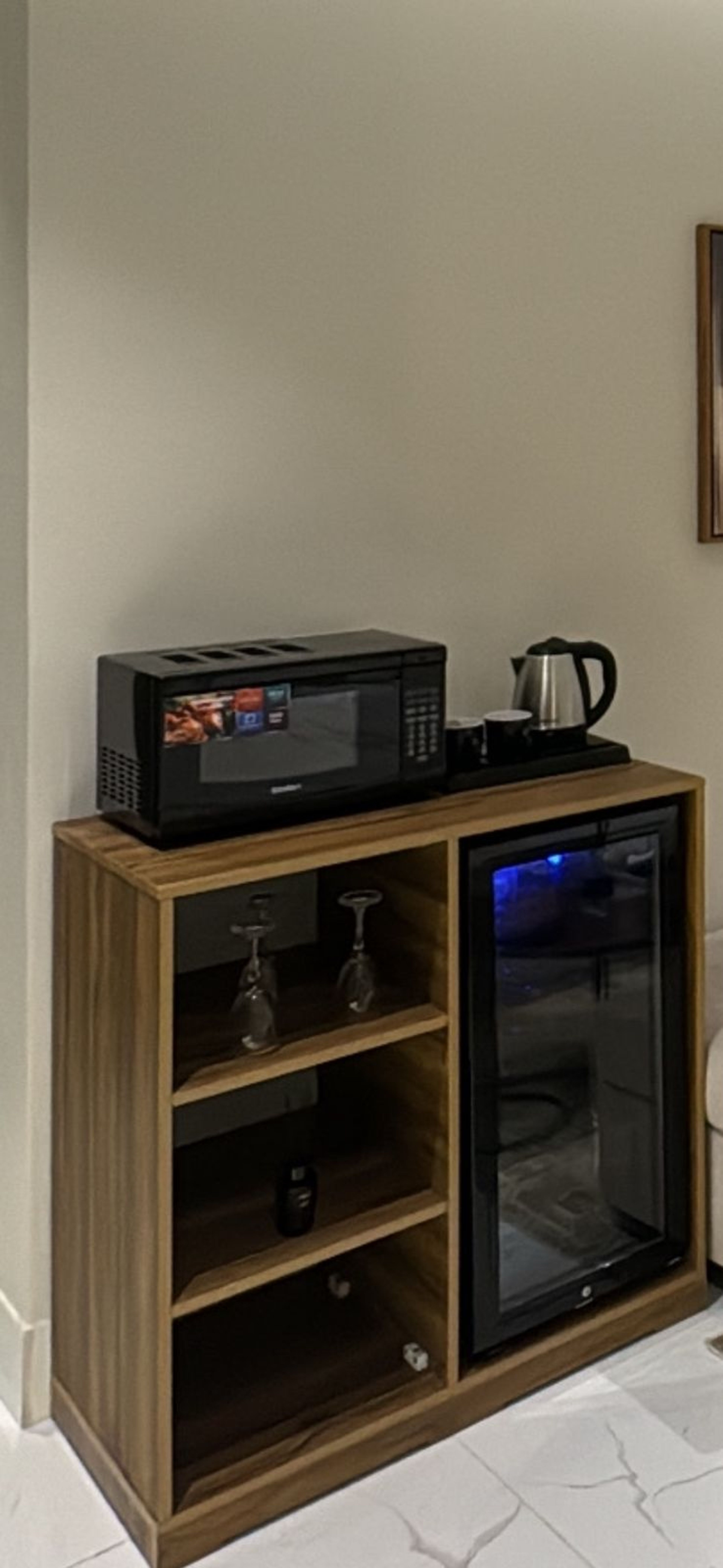 https://img.gathern.co/1400x0/1/AHDdeAKjcZbDCbpuNdJMq3_CekfOXuo-.jpeg