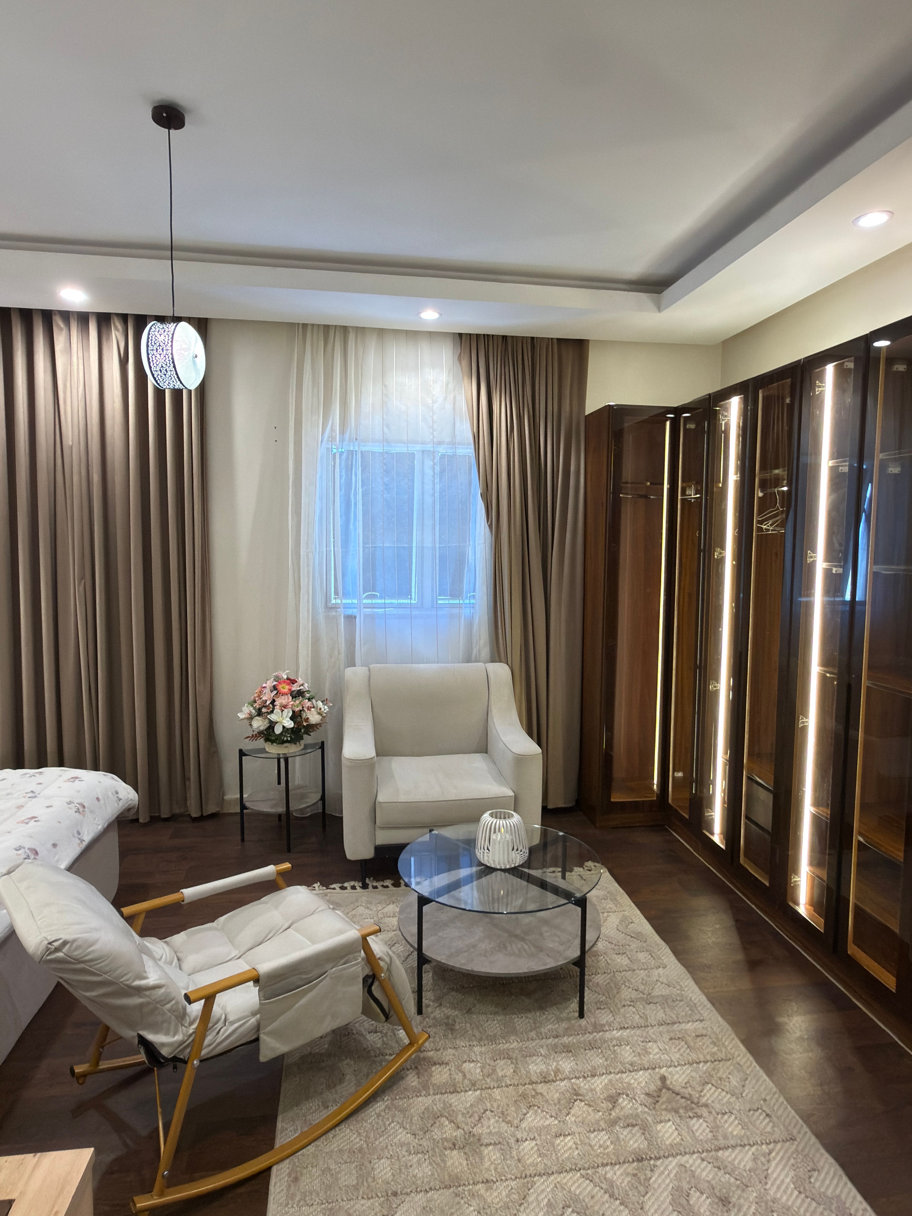 https://img.gathern.co/1024x0/1/AHR5xvCA1LuBDgUijZMAAT58jaEpMiqS.jpg