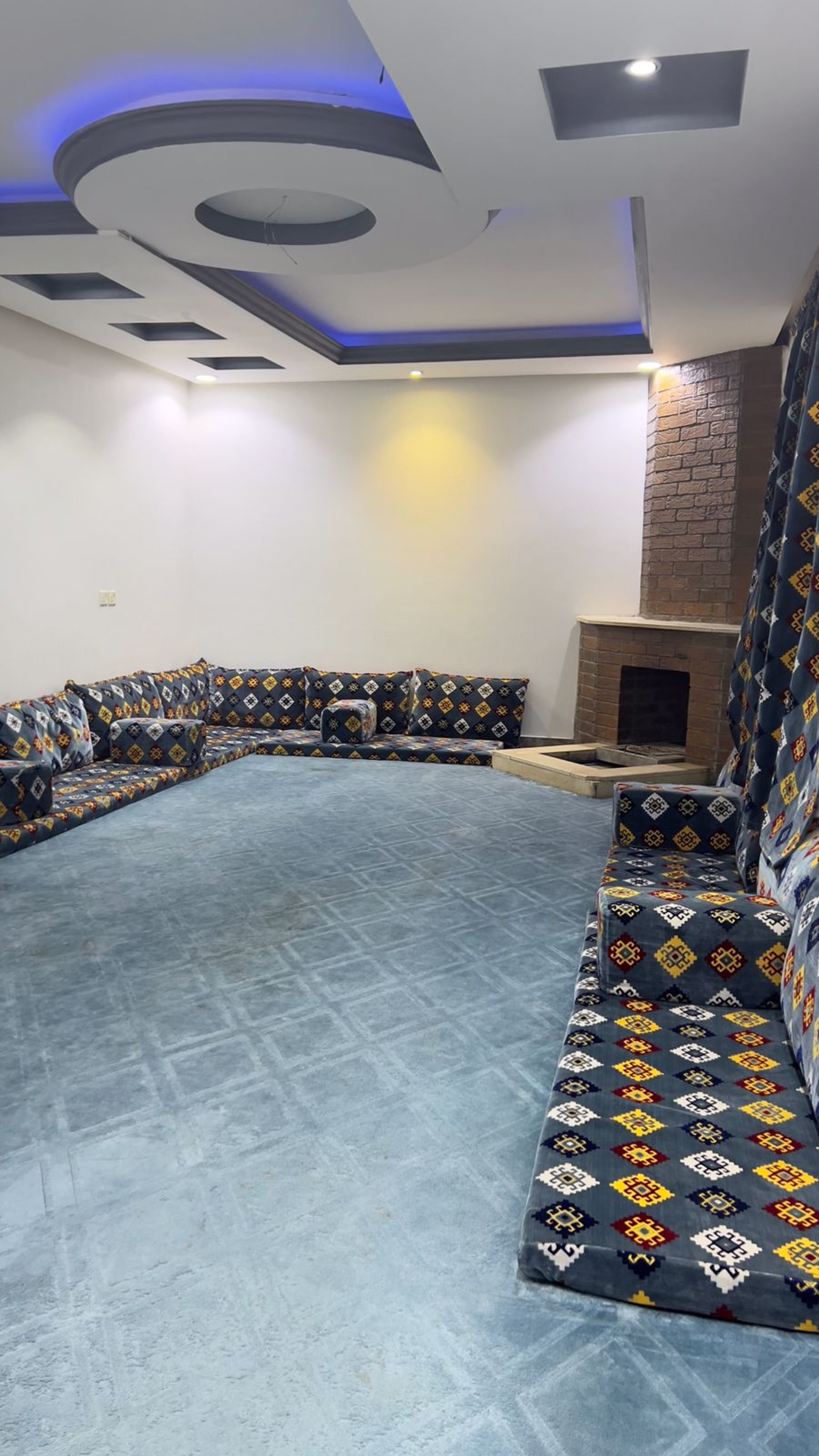 https://img.gathern.co/1400x0/1/AKul0PLhUqsVgbth1B9kaRbM-zjcKuRp.jpeg