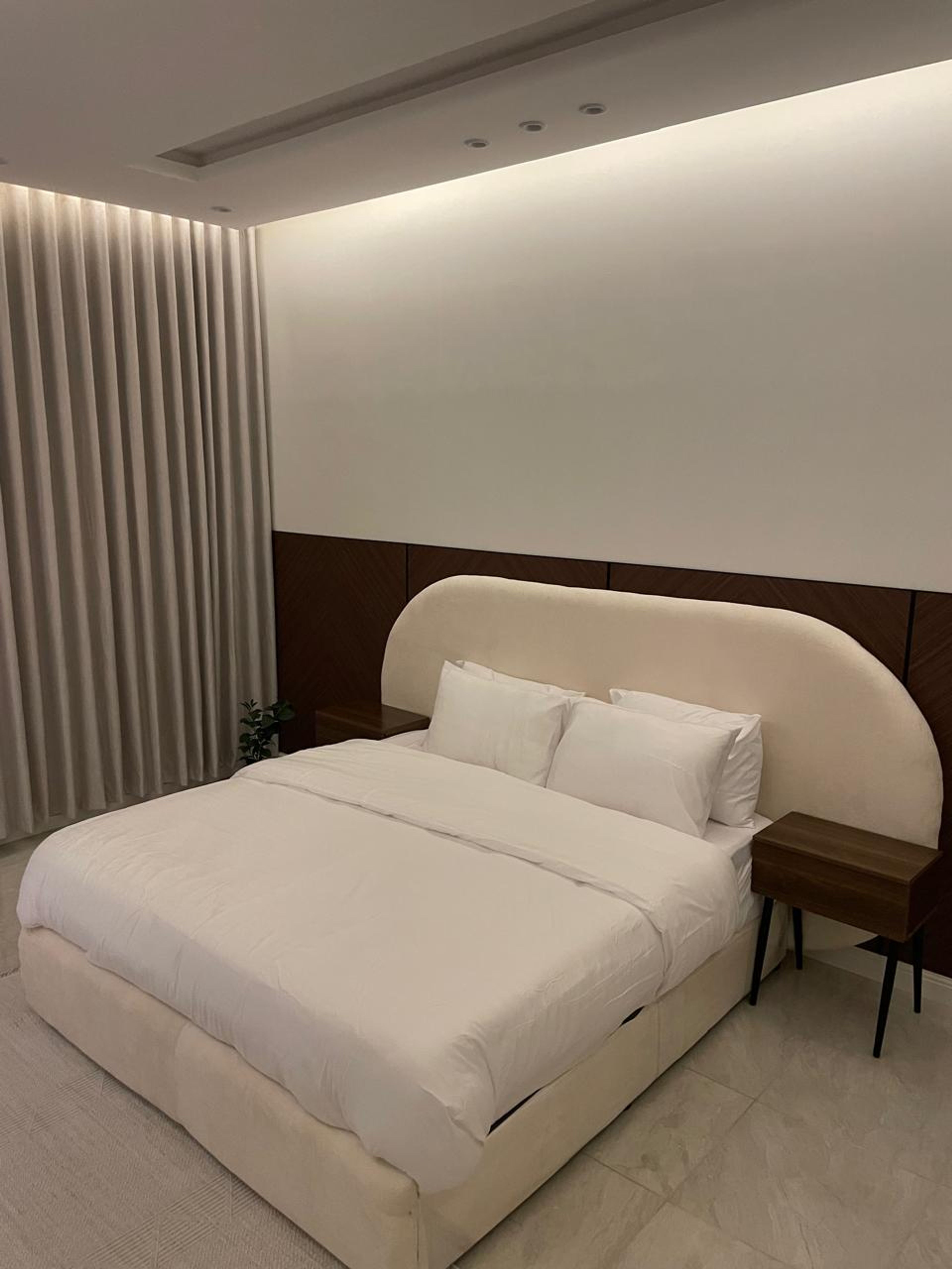 https://img.gathern.co/1400x0/1/AO9cNlPnb_TQrIan5DP6tJcWnap9UsX9.jpeg