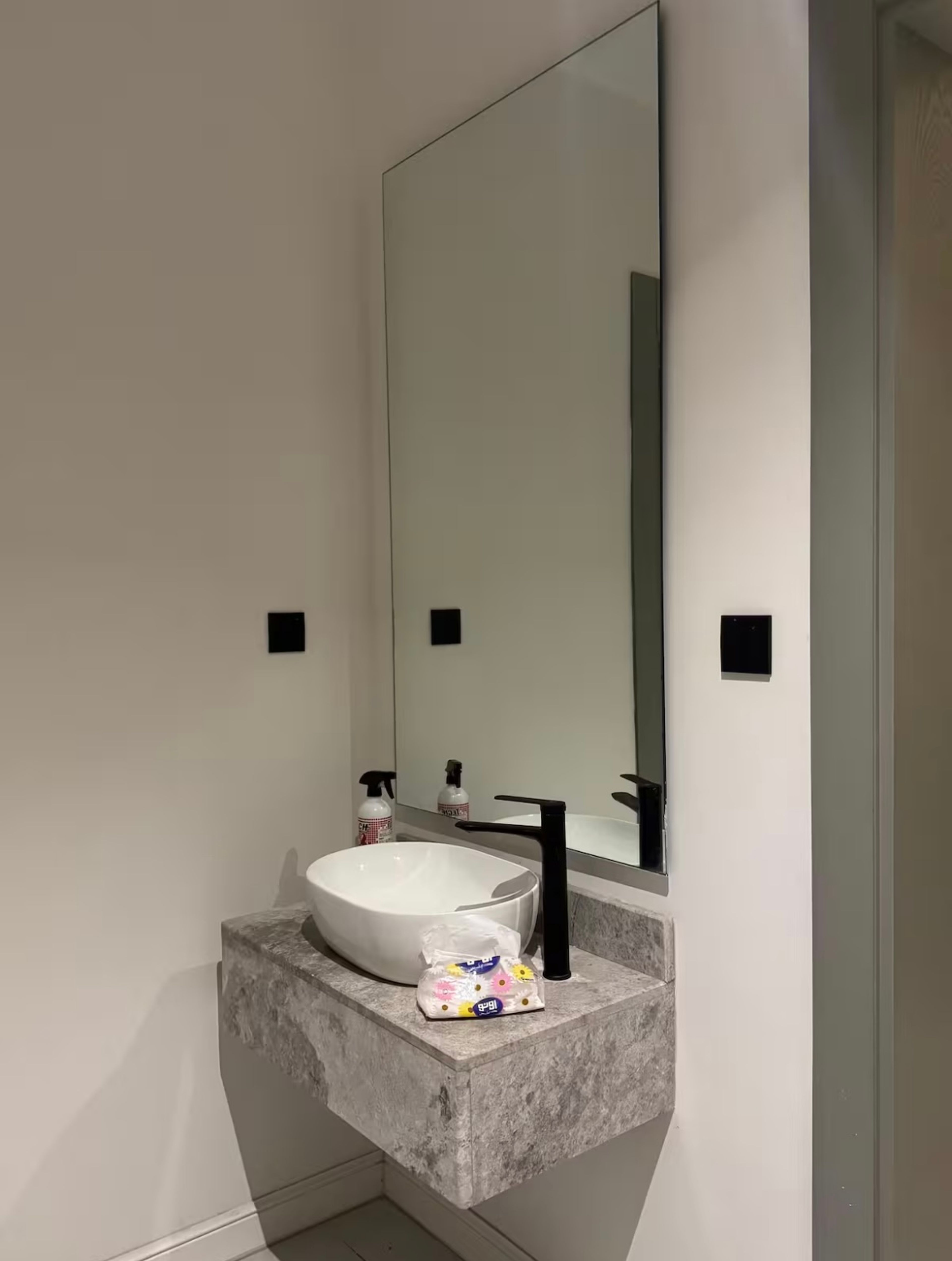 https://img.gathern.co/1400x0/1/AQFxITh42dLl98OLTSZSLAPLrQYPnO9y.jpeg