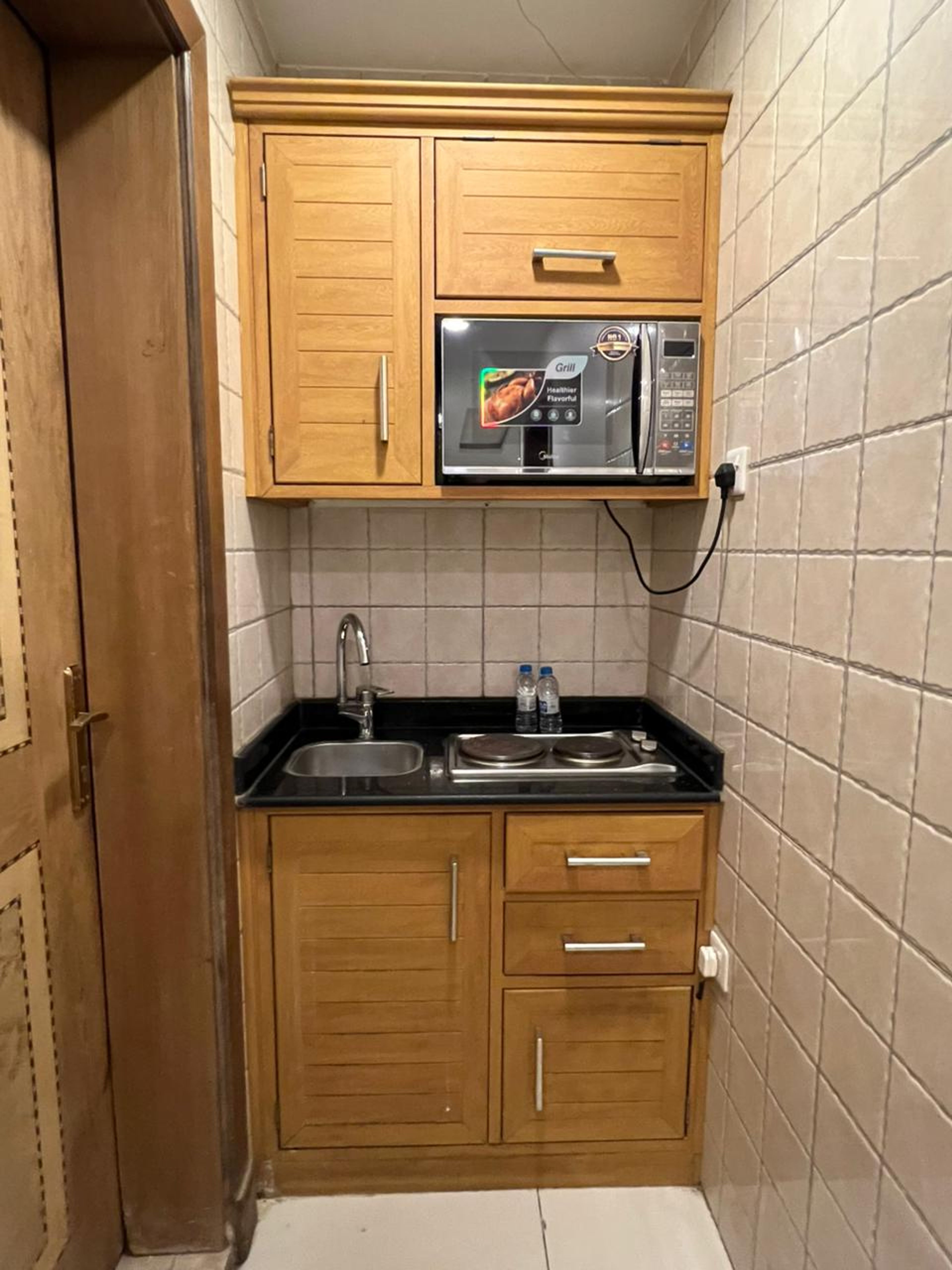 https://img.gathern.co/1400x0/1/Aj5FM5Lv5Rw7q25FDlFILTDunZQ4EL7w.jpeg
