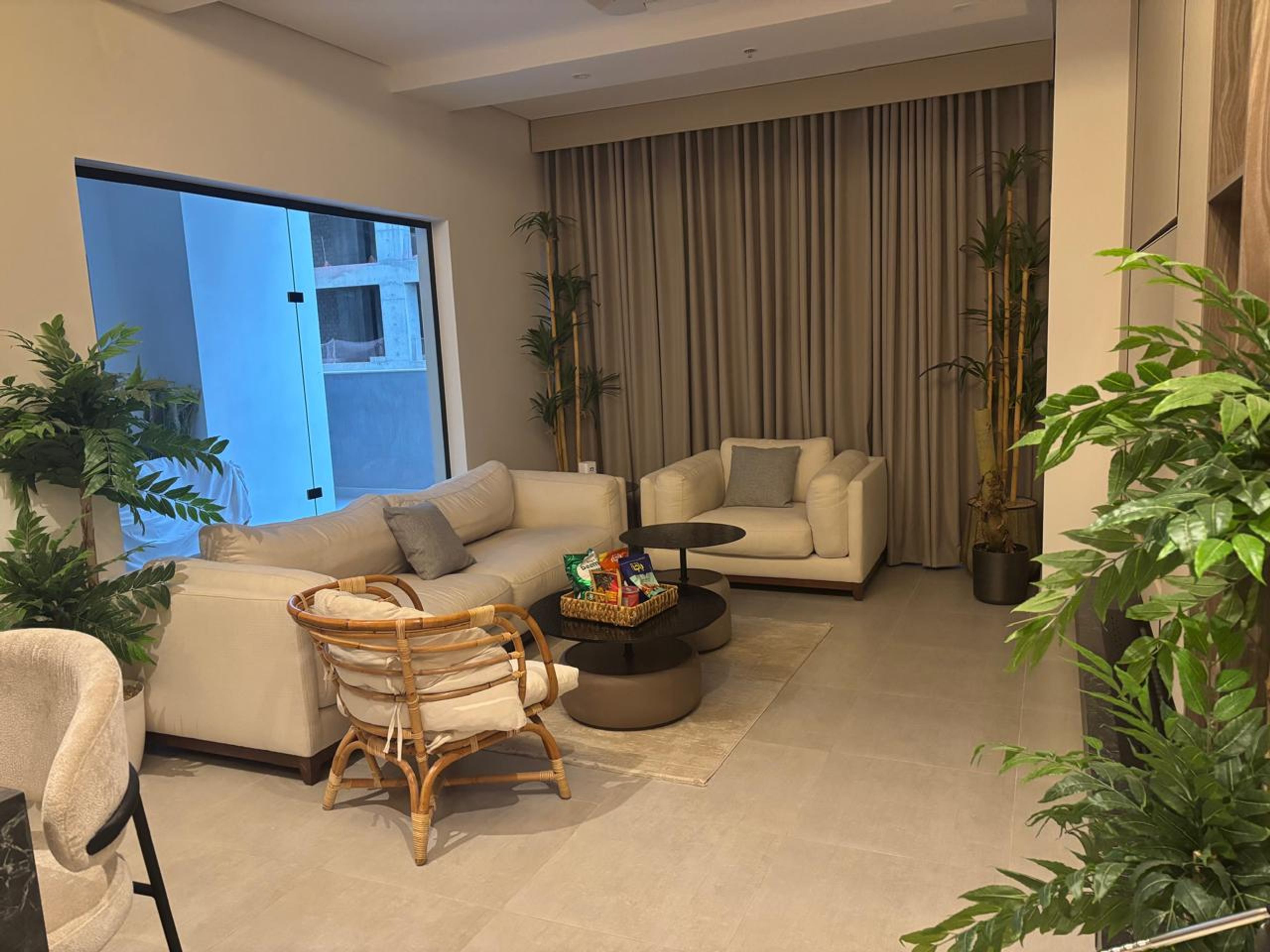 https://img.gathern.co/1400x0/1/Aw3u7rAj_pSwtHHVvg7cVkRKS5NBpd9v.jpeg
