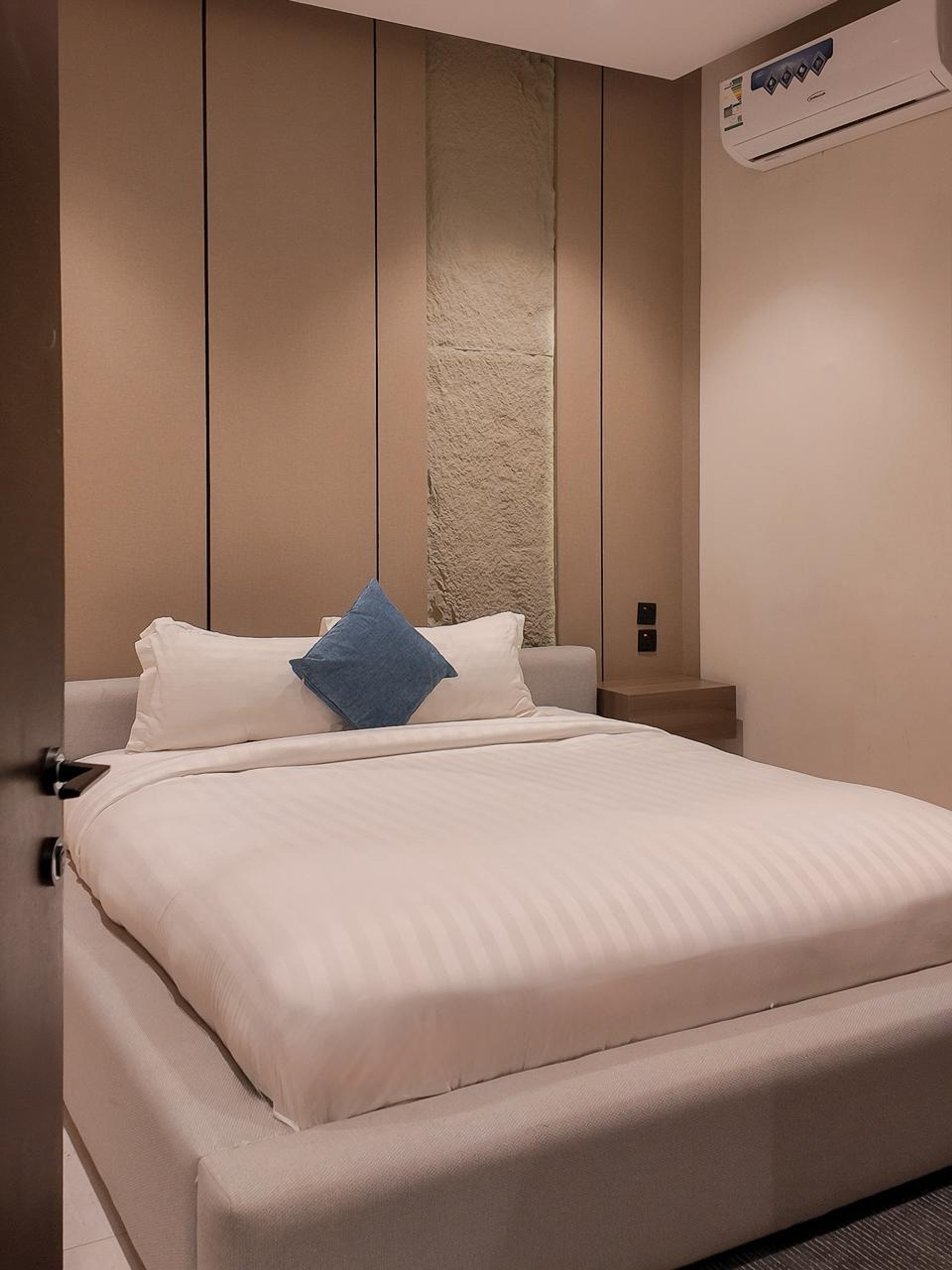 https://img.gathern.co/1400x0/1/AyWfhFlelGfXnOJbt-mygzhgKIy-ErUt.jpeg