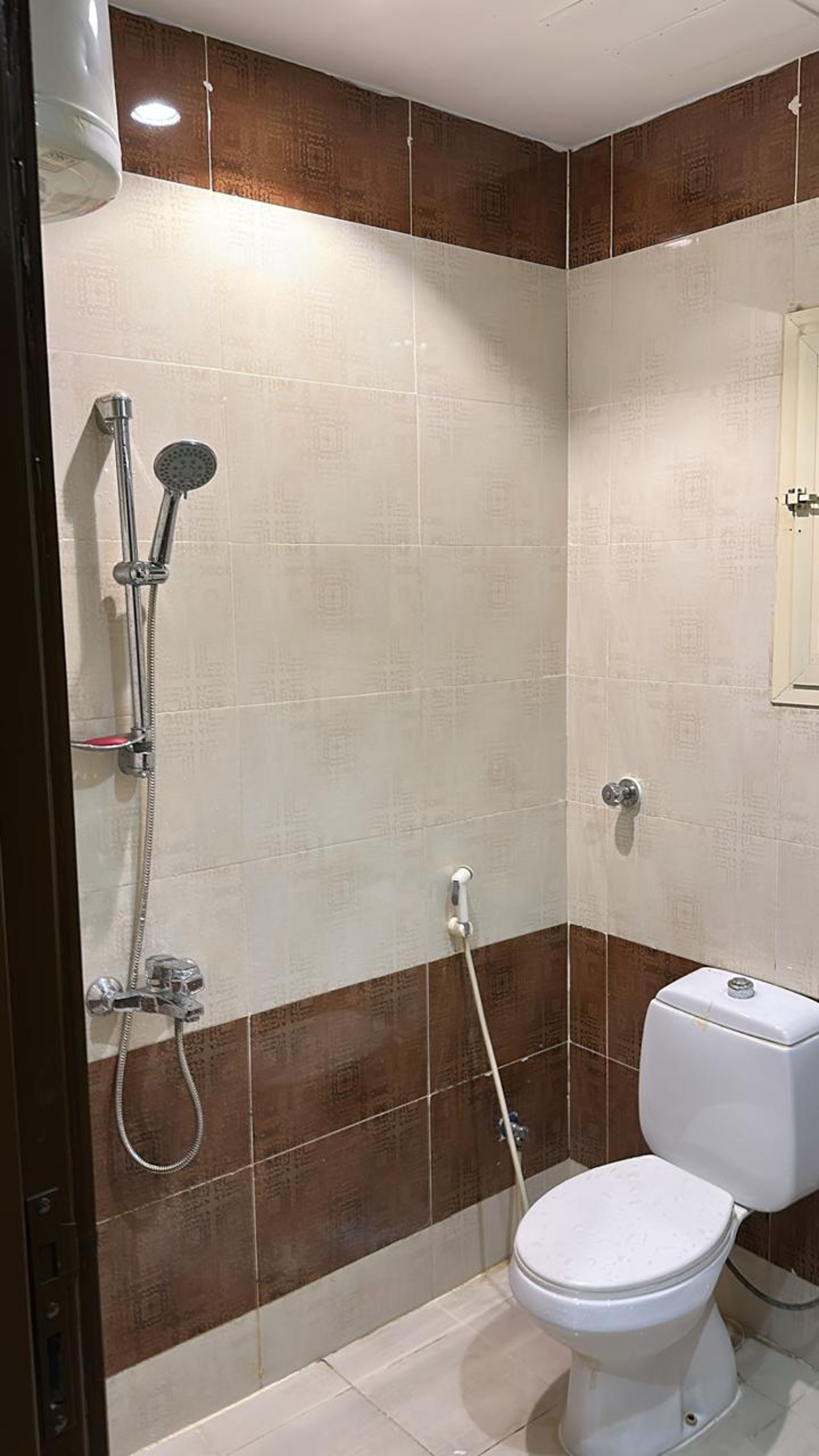 https://img.gathern.co/1400x0/1/B0JAv2qadWw6TE4X9hbi6aT62_oFEl31.jpg