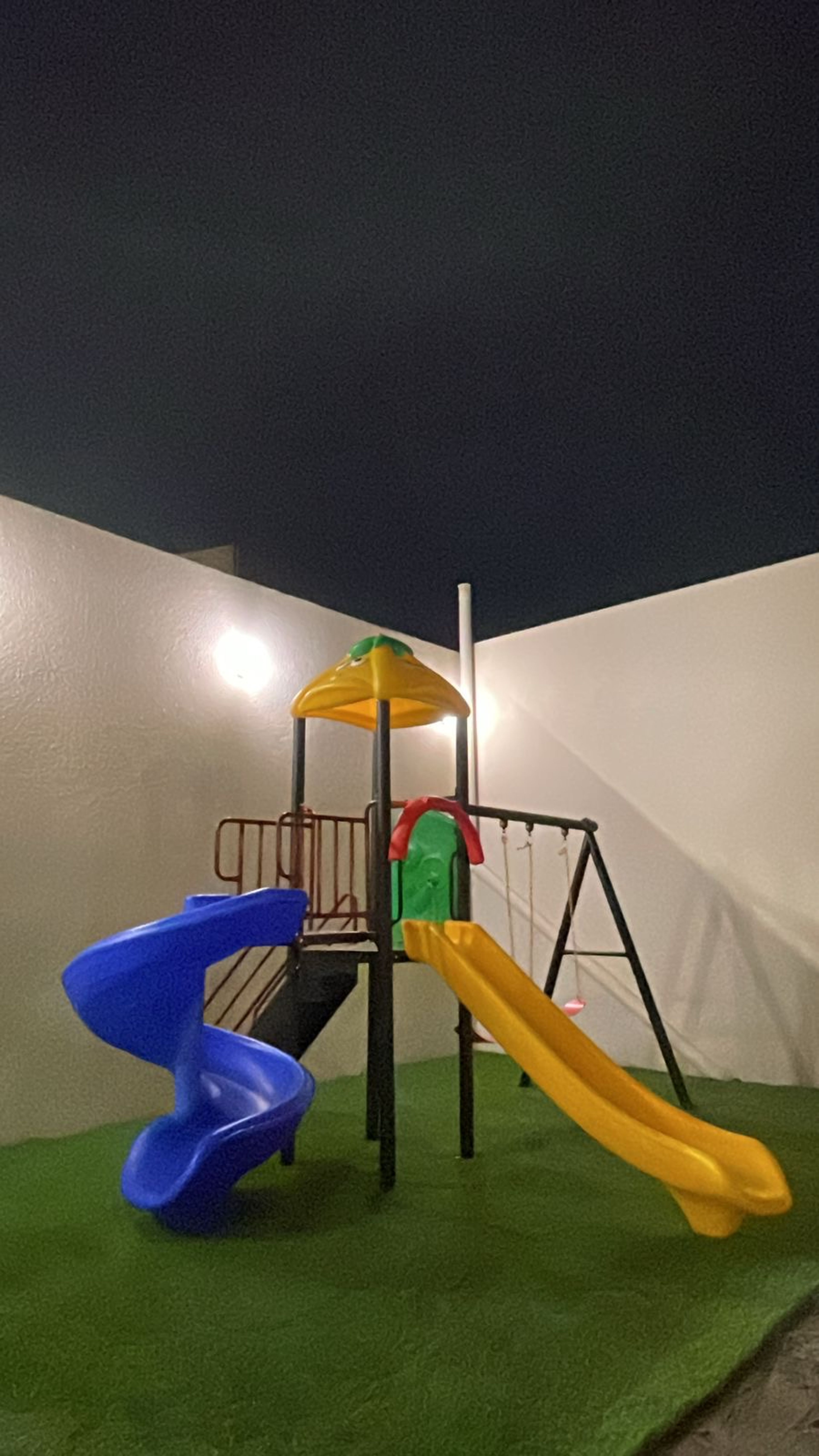 https://img.gathern.co/1400x0/1/B2v3HE_eAlVgnOodnVN3pZQWns_o0SK_.jpeg