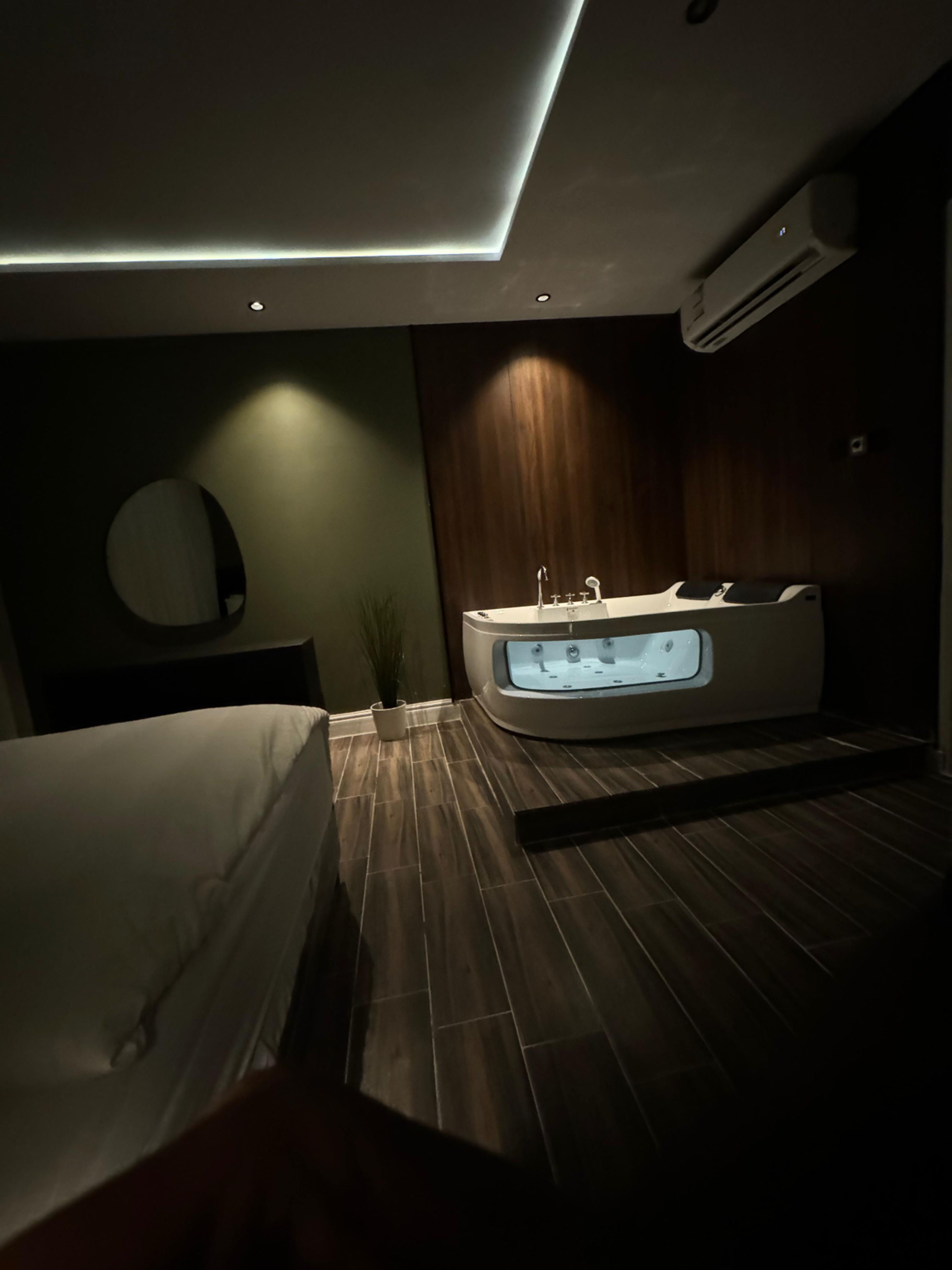 https://img.gathern.co/1400x0/1/B6FOZLsd0WGnhVu1L9OqVk8kUSikUVff.jpg