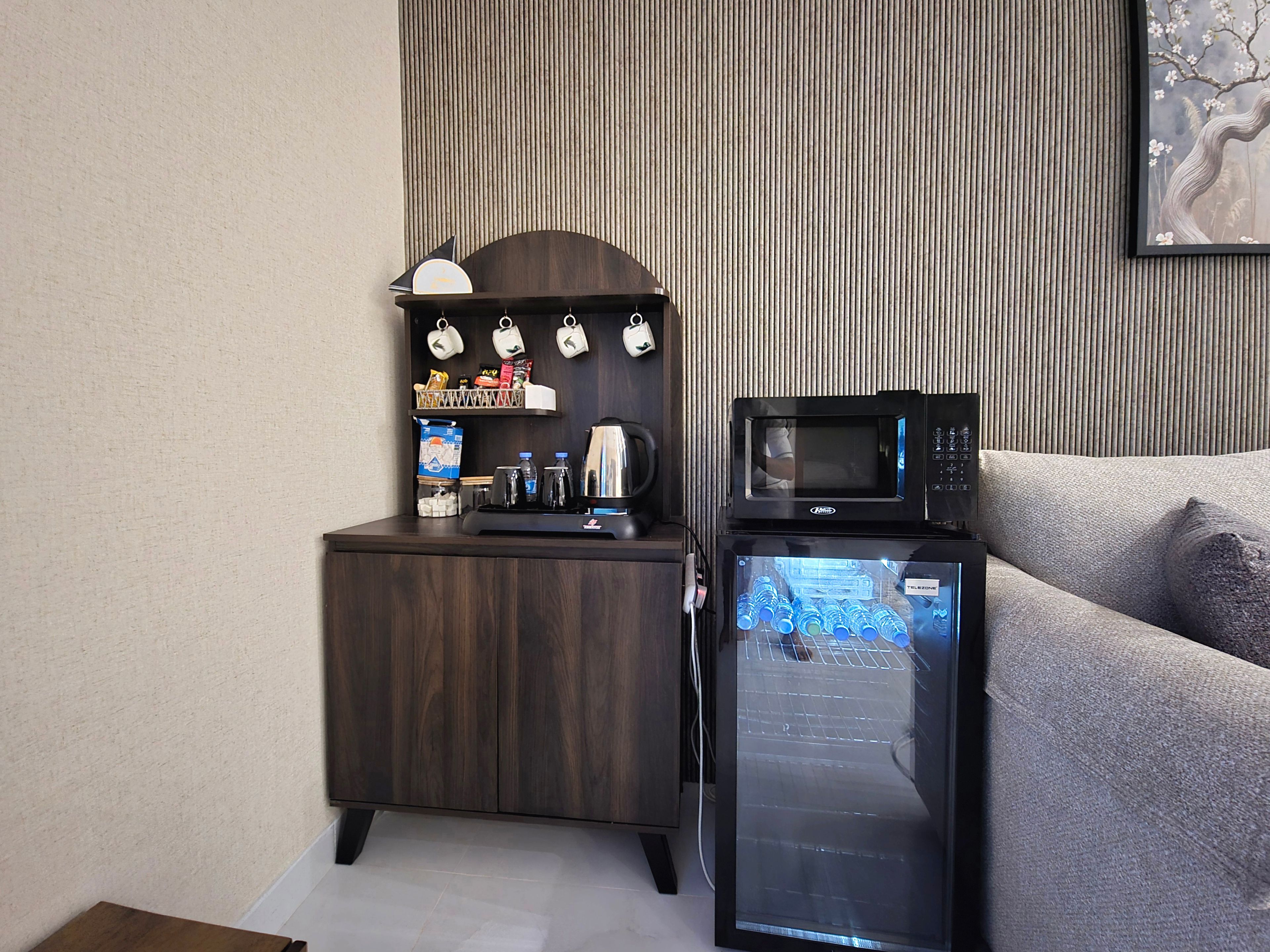 https://img.gathern.co/1400x0/1/BB4rVuPsw_NVKV41mubdDvDsAGNxn9UQ.jpg