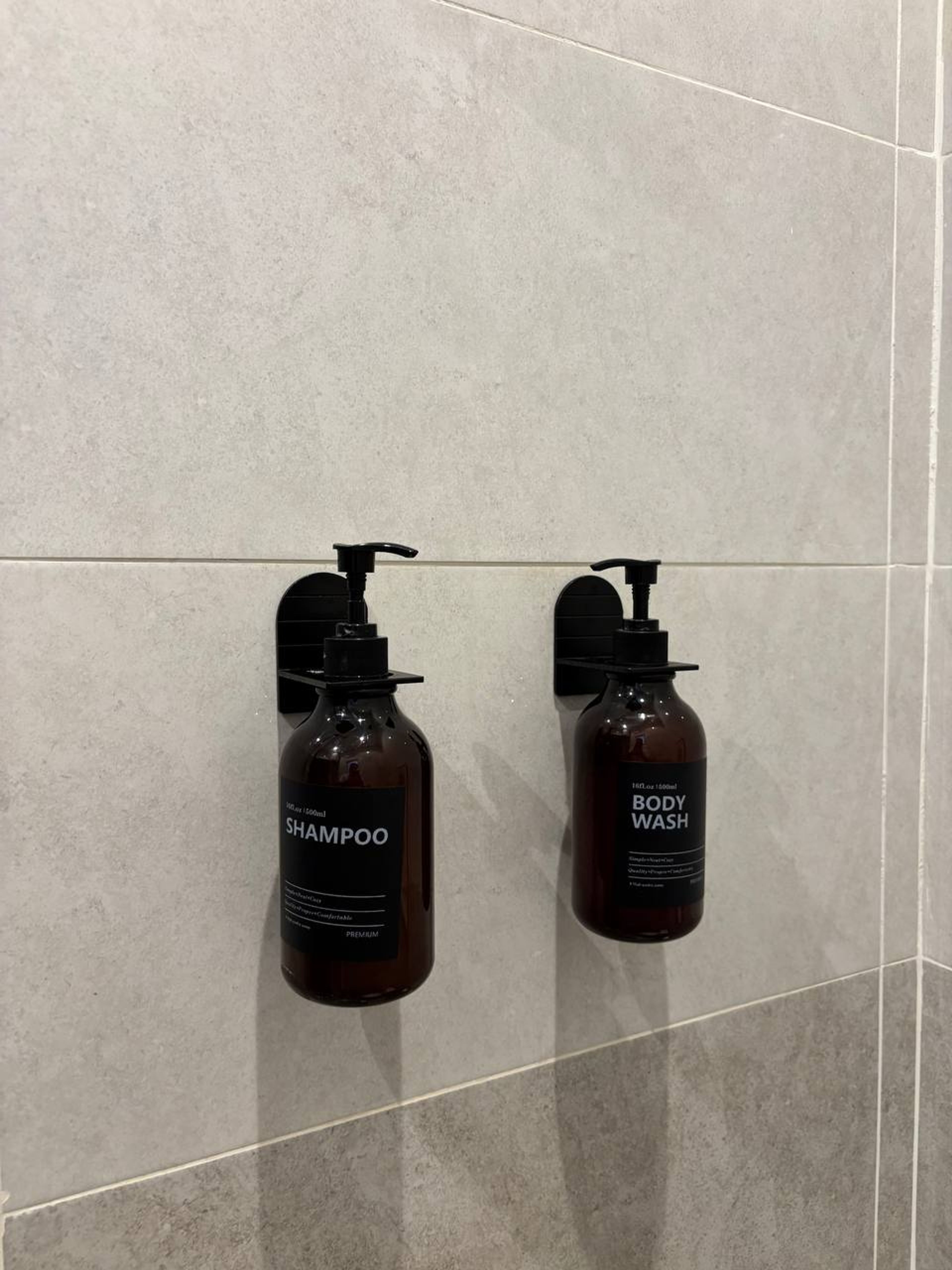 https://img.gathern.co/1400x0/1/BV8KGyrmQVFJaERX4S8t6_g29Gzjv3TJ.jpg