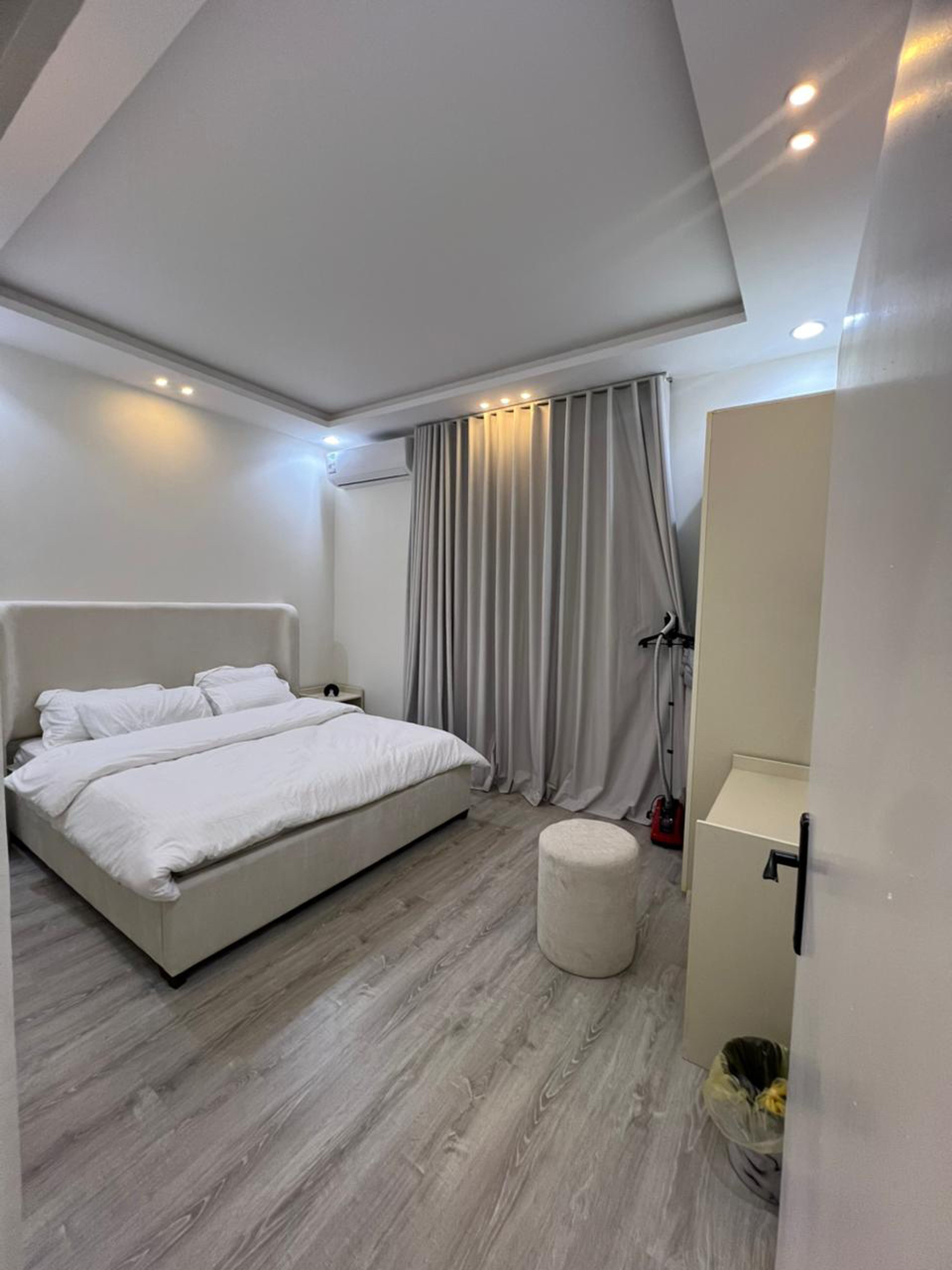 https://img.gathern.co/1400x0/1/BYmSL2RvuiQgWftPiu2pb0ZwCbfMxuO5.jpg
