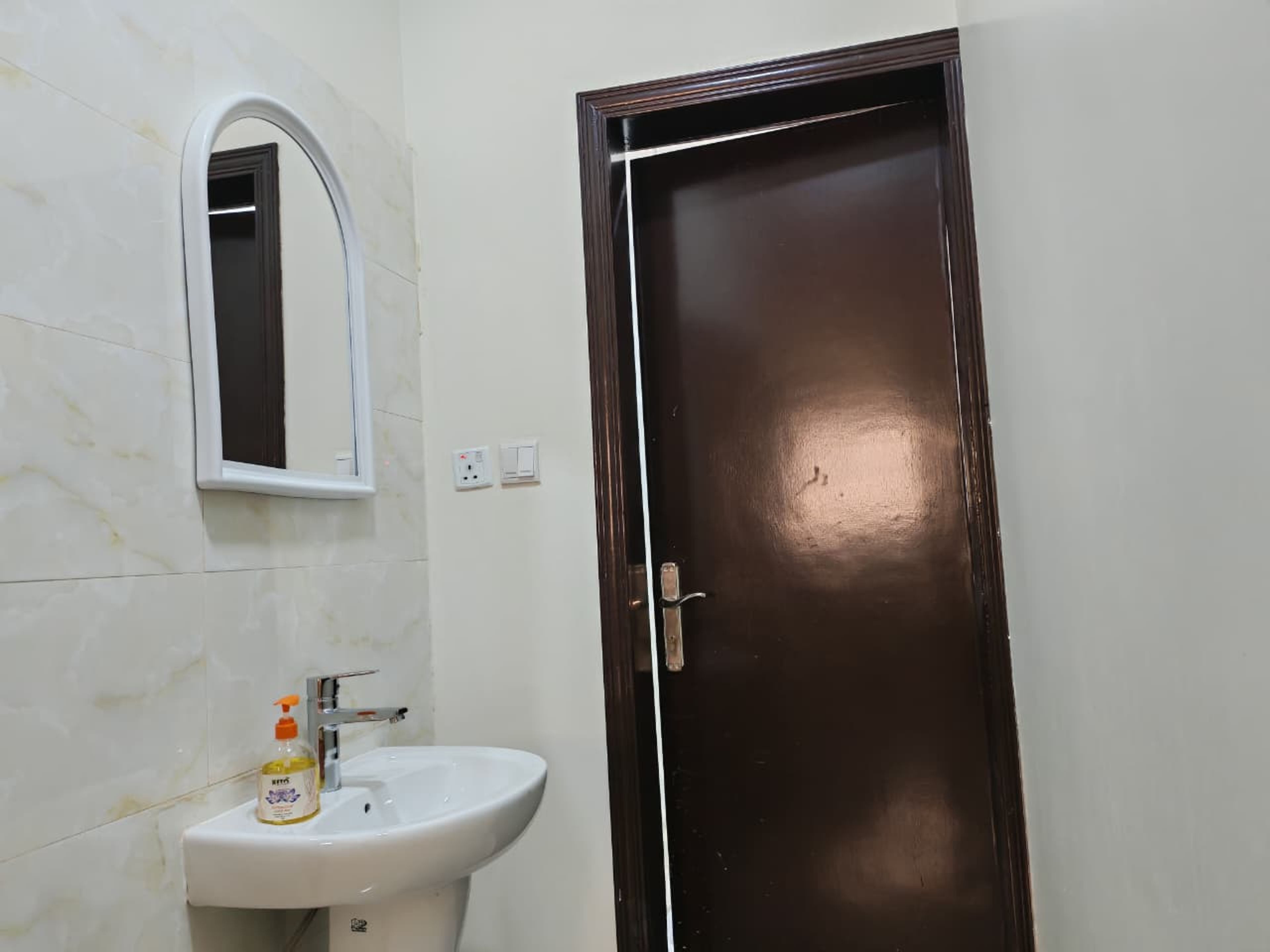 https://img.gathern.co/1400x0/1/BZXfONJ2gri20DCbZqbnv3mrqaeqofRu.jpg