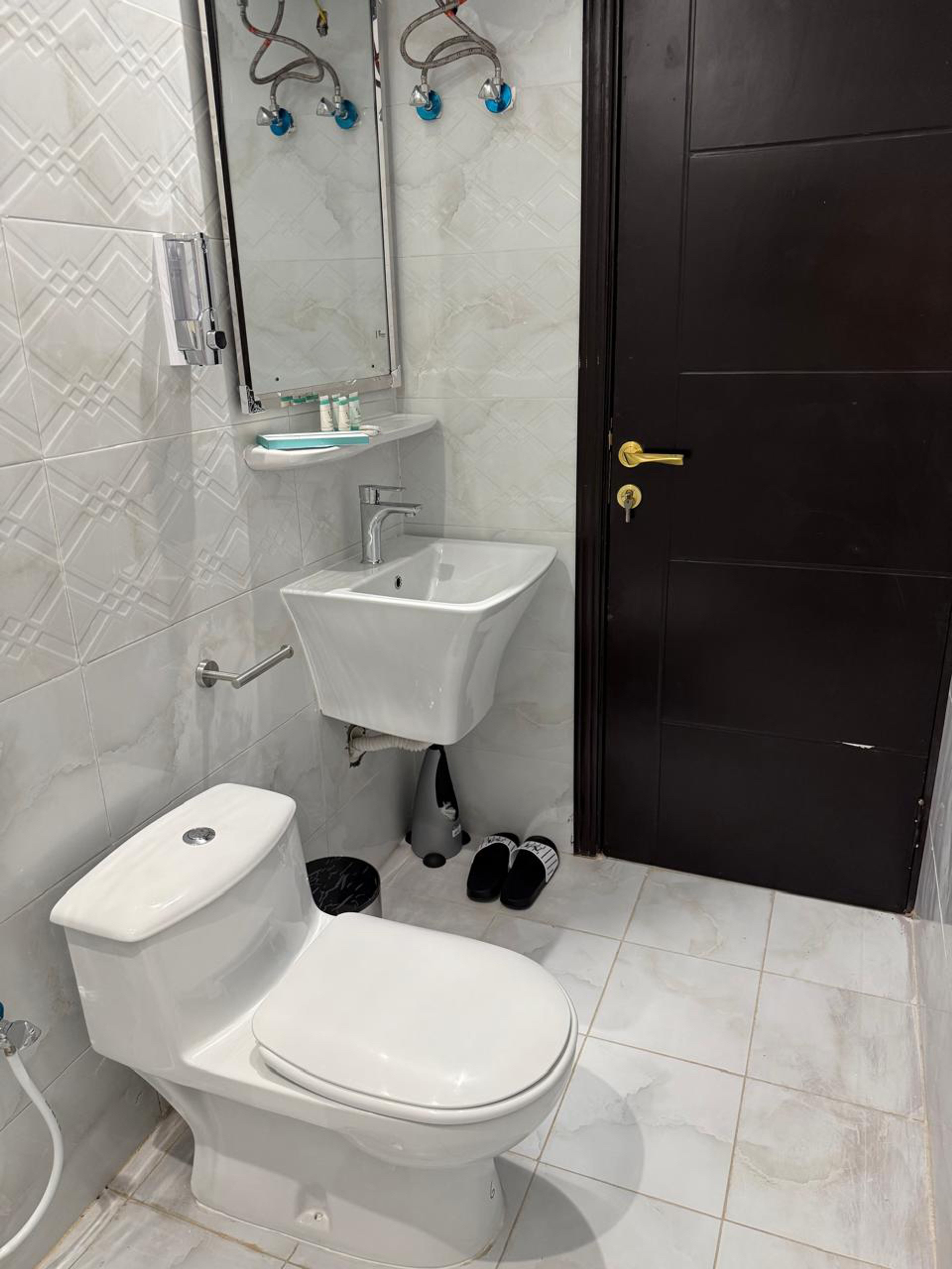 https://img.gathern.co/1400x0/1/B_yGrb5h9g3PV4DmWC-w3EGt5h1-vwsI.jpg