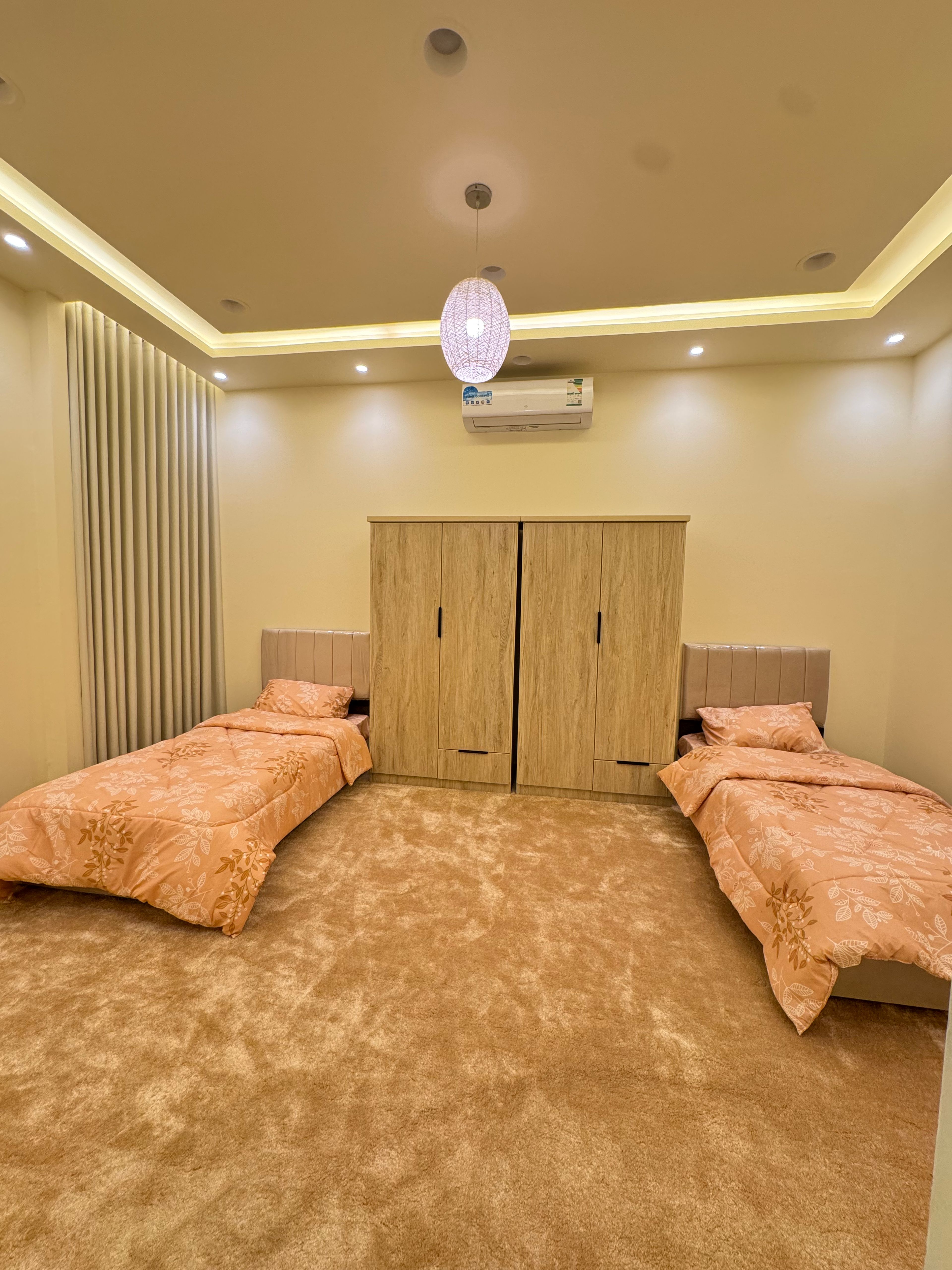 https://img.gathern.co/1400x0/1/Bc6tSqG5jZCuMccXE2lZ0-UXc82Fp0W7.jpg
