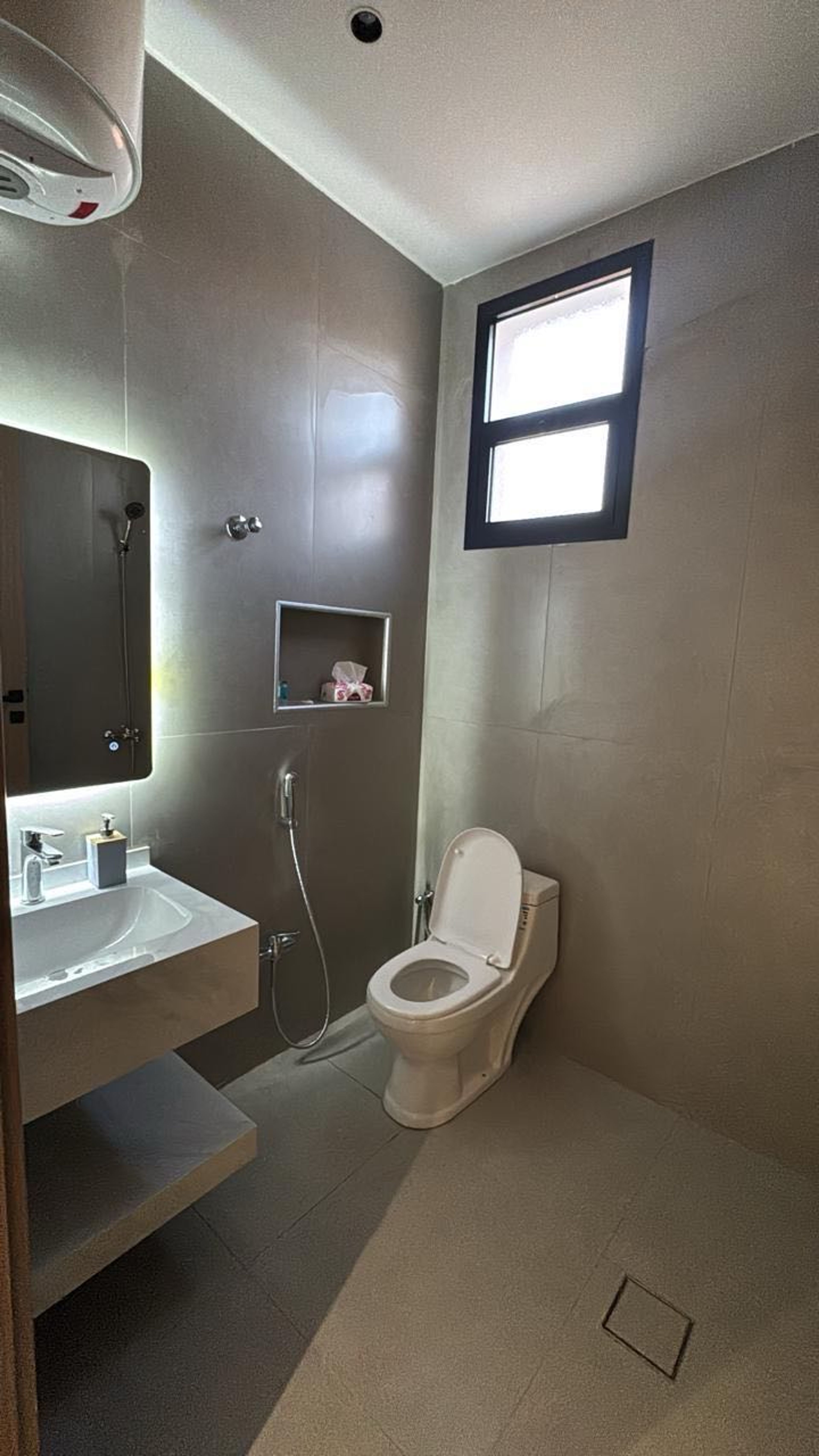 https://img.gathern.co/1024x0/1/BdiKHxfcKNKhJw5WbrNx1wkgKrE5P5Ia.jpg