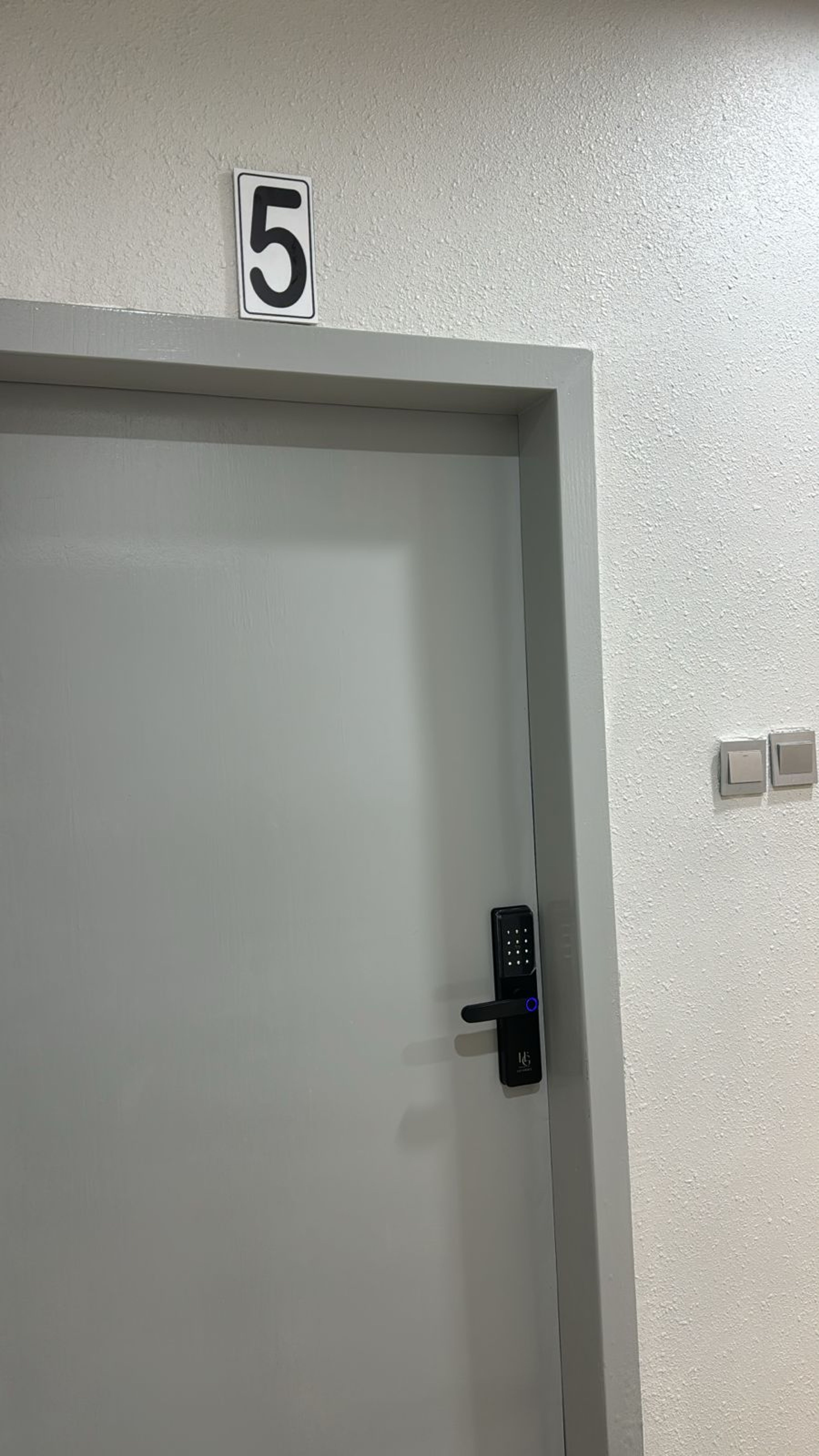 https://img.gathern.co/1400x0/1/BeluBmoMiR-glRvn_naUy7lWva0T2cC4.jpeg