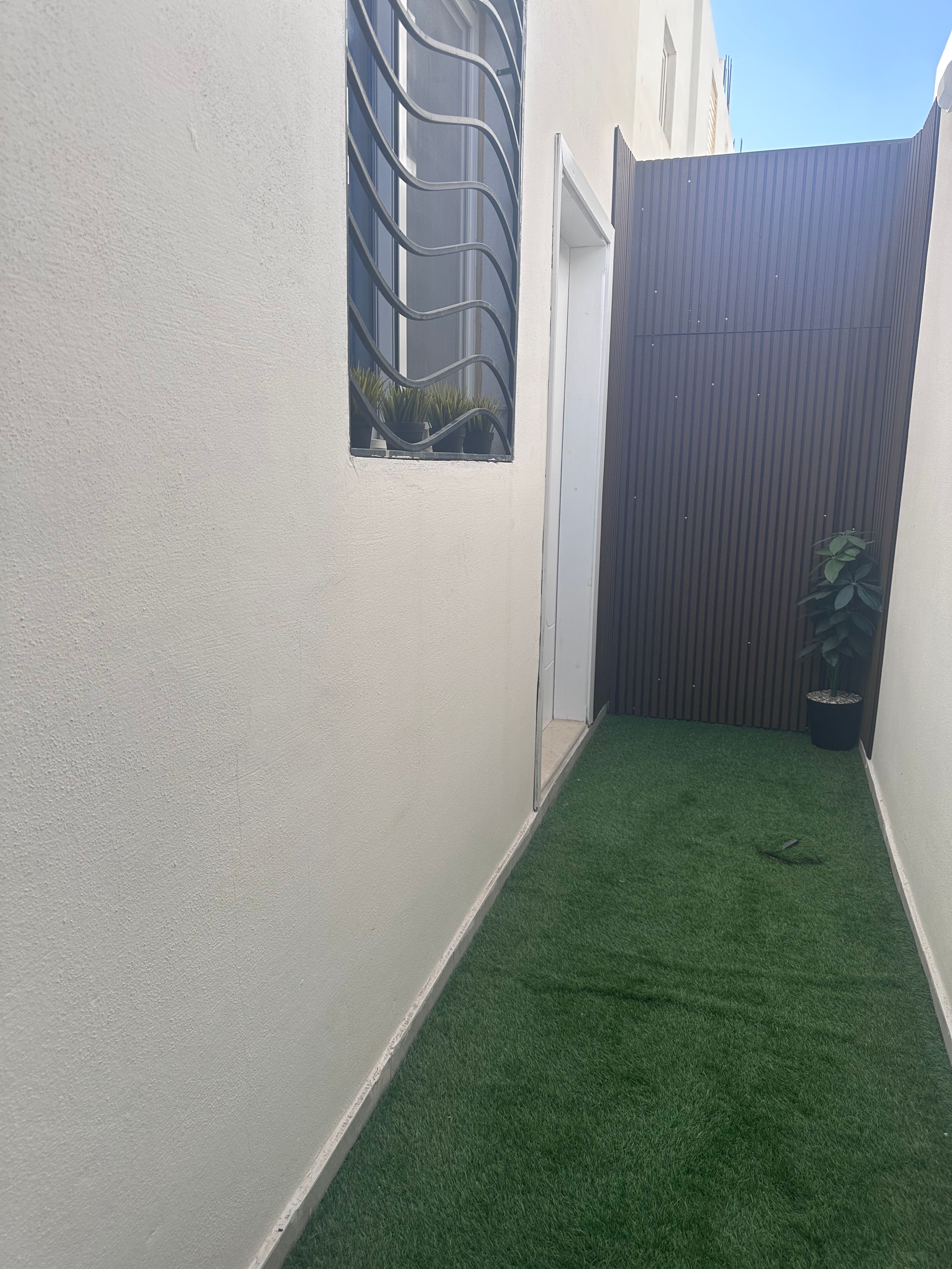 https://img.gathern.co/1024x0/1/Bk-h6tth826CO7vP1gdaj0SPYy6iHOvd.jpg