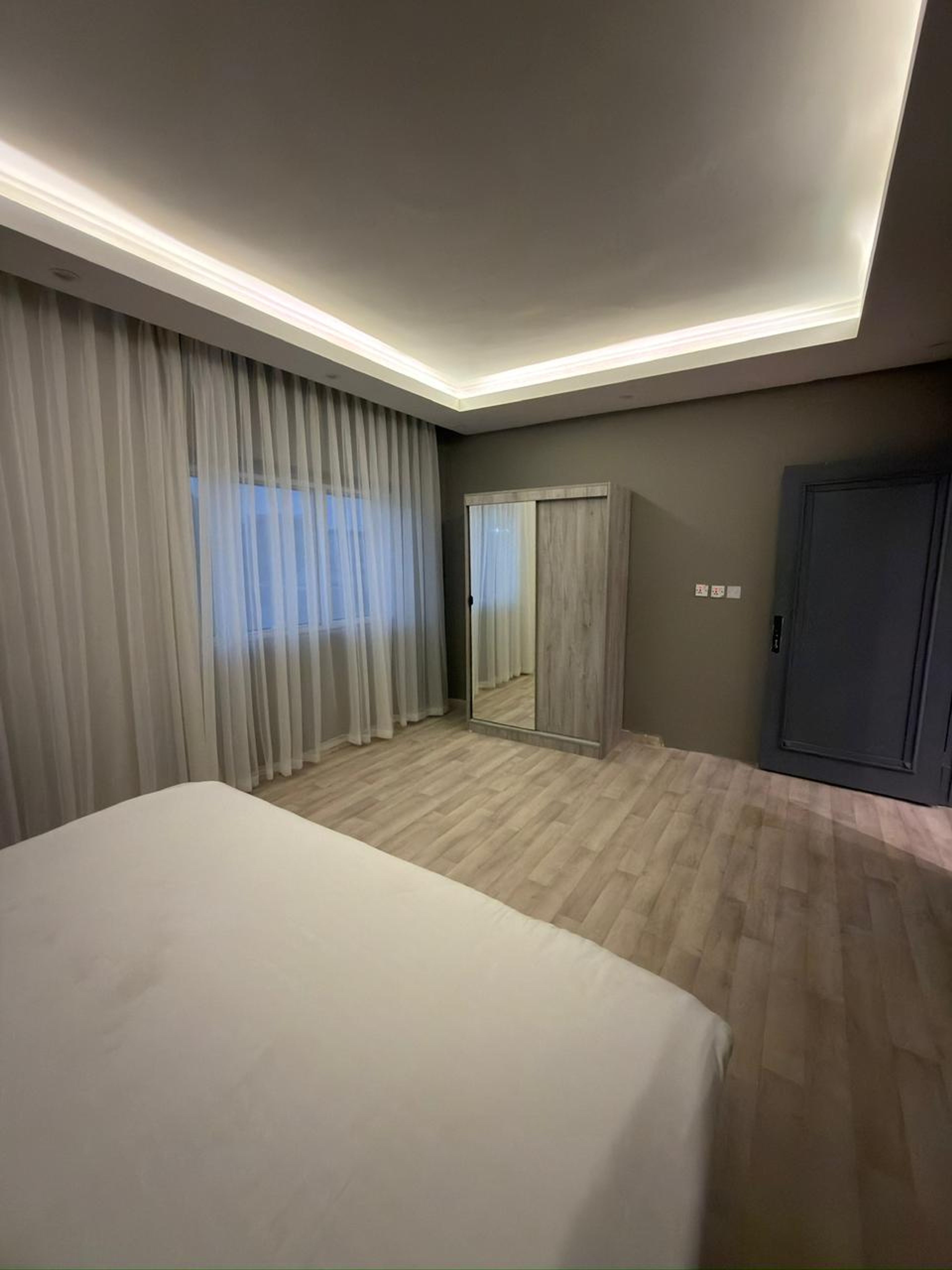 https://img.gathern.co/1024x0/1/BmmE1nSRrKkn3WIIJ40IBrYV8i1CF8DQ.jpeg