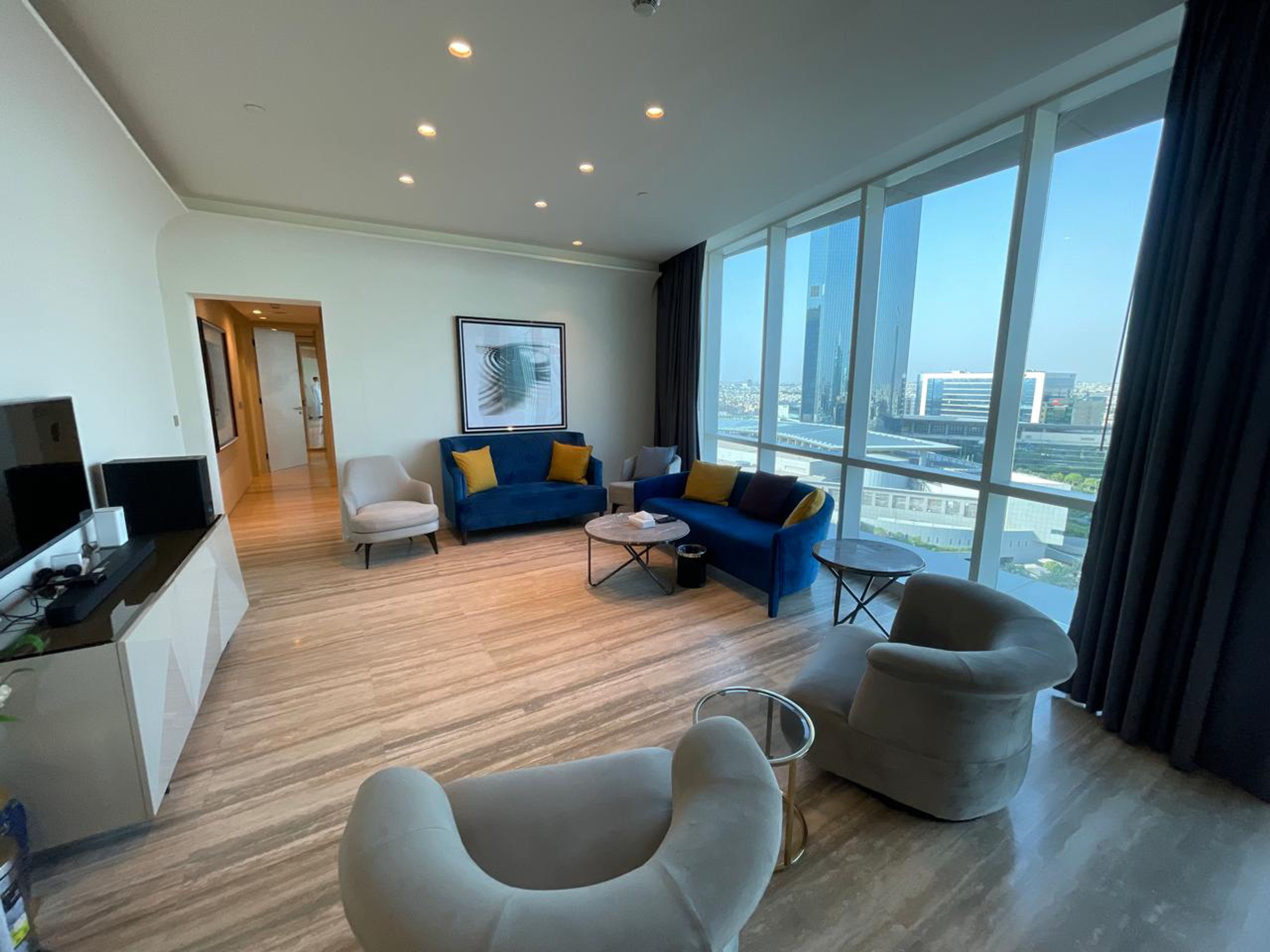 https://img.gathern.co/1400x0/1/BtmbN8bGluKFwHXfxWOxd-3-Xel2fjyY.jpg