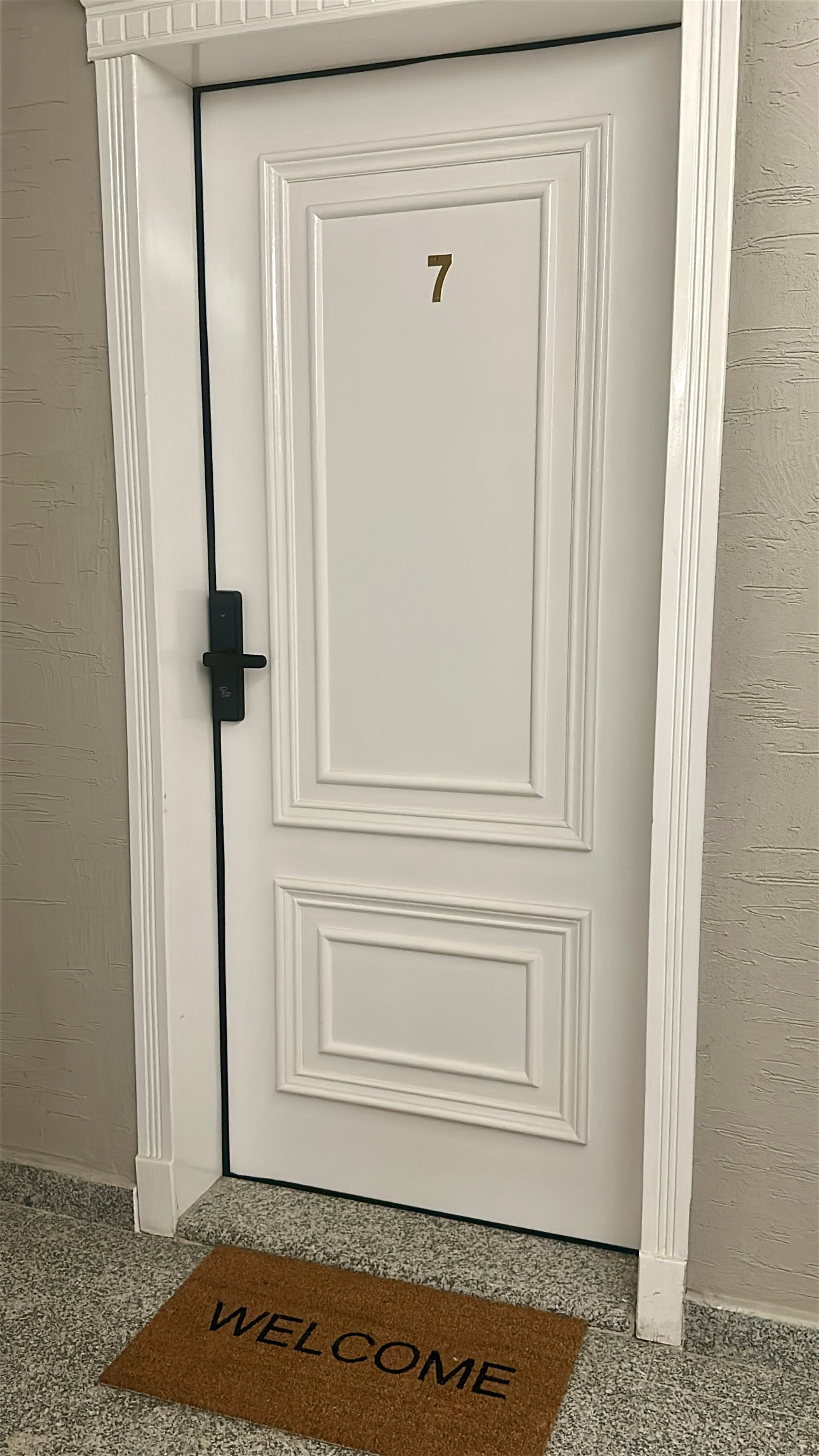 https://img.gathern.co/1400x0/1/BzQNP6LxcFfNfQmkF-xhcWZ3rNZVuISL.jpg