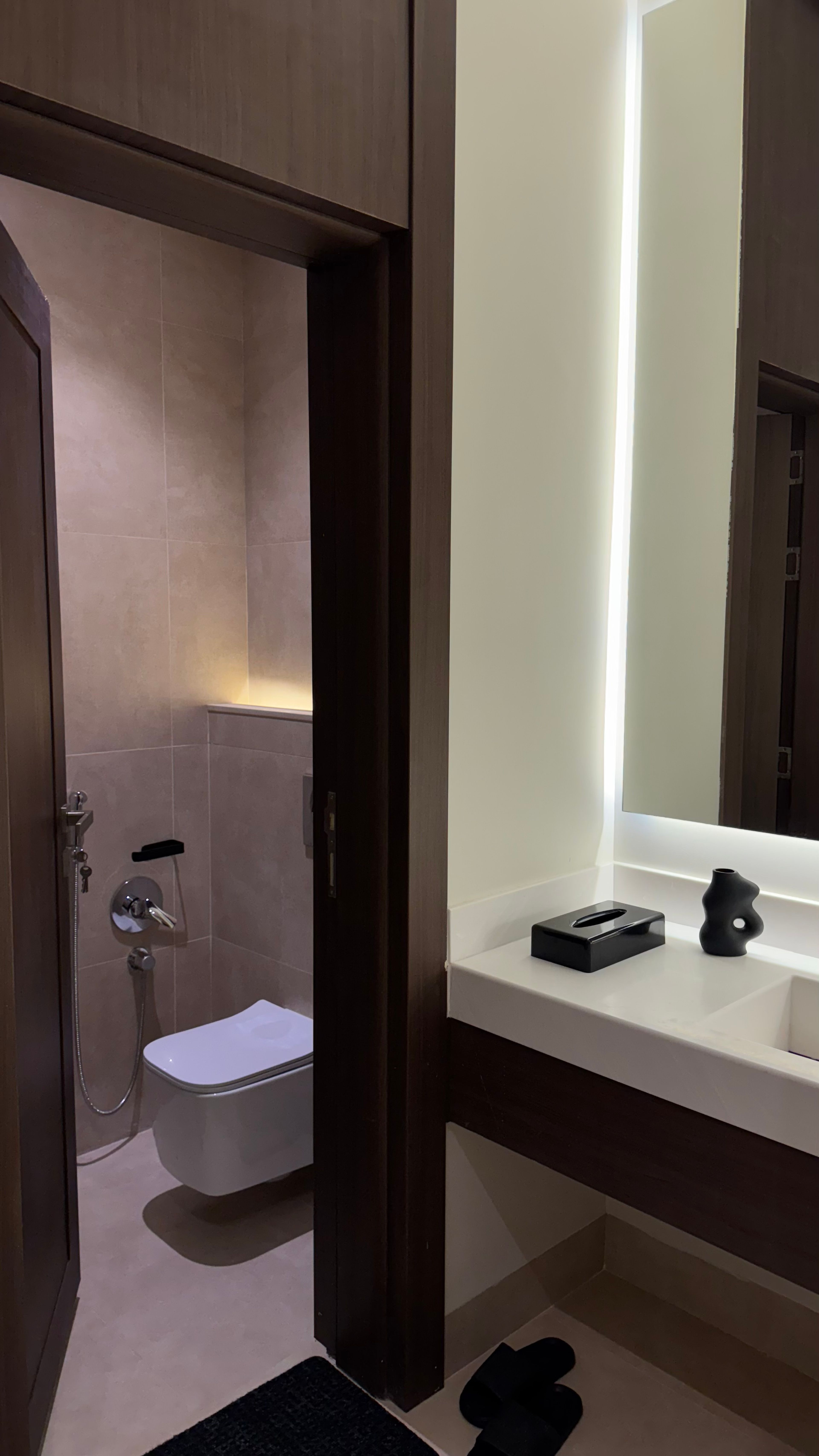 https://img.gathern.co/1400x0/1/BzdHnL1VfS553uiOHnt_yxJU2VM83gHZ.jpg