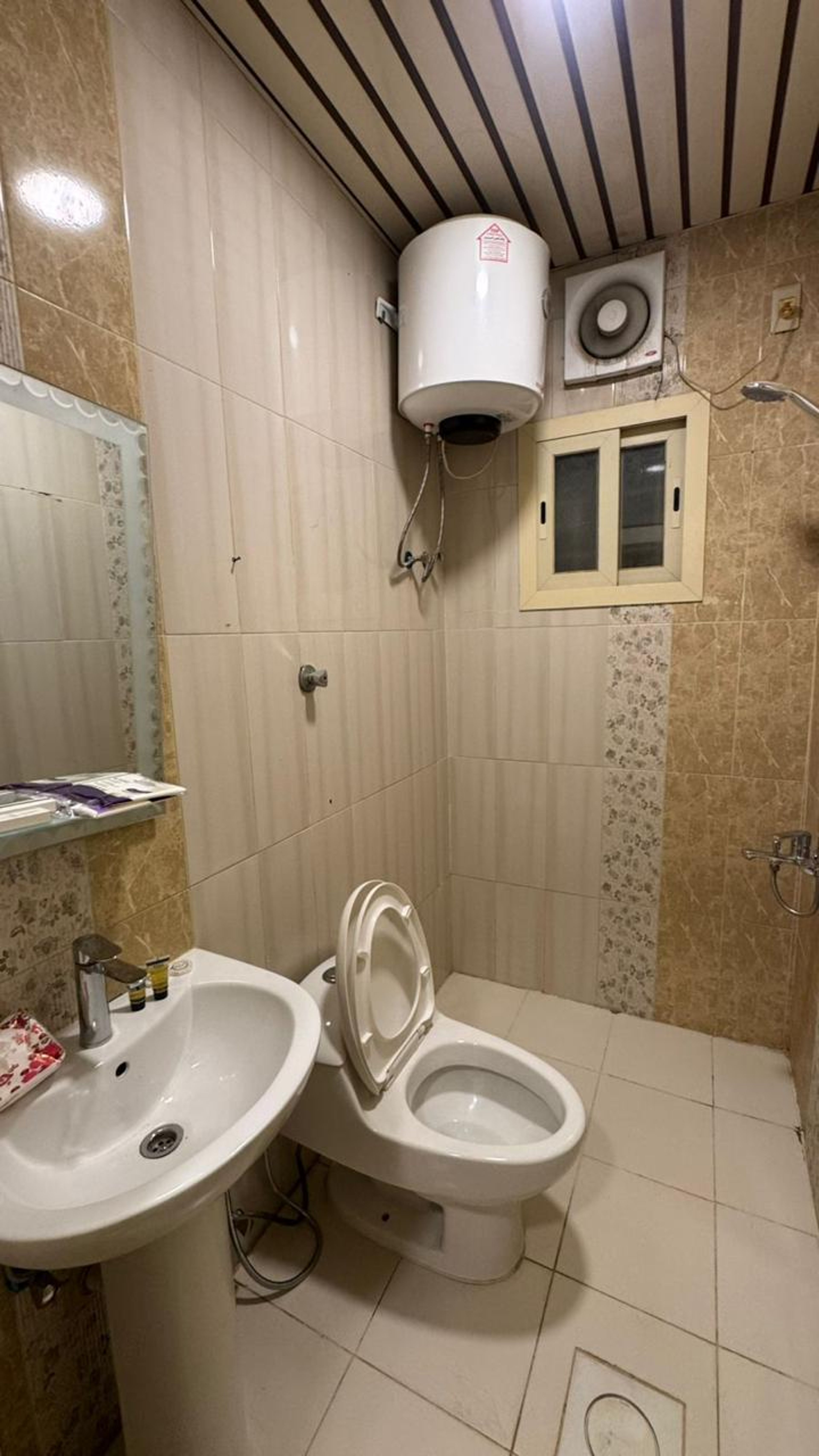 https://img.gathern.co/1400x0/1/C0oo3ObjnMhrGmq0fSkNaQckH5IrnyRV.jpg