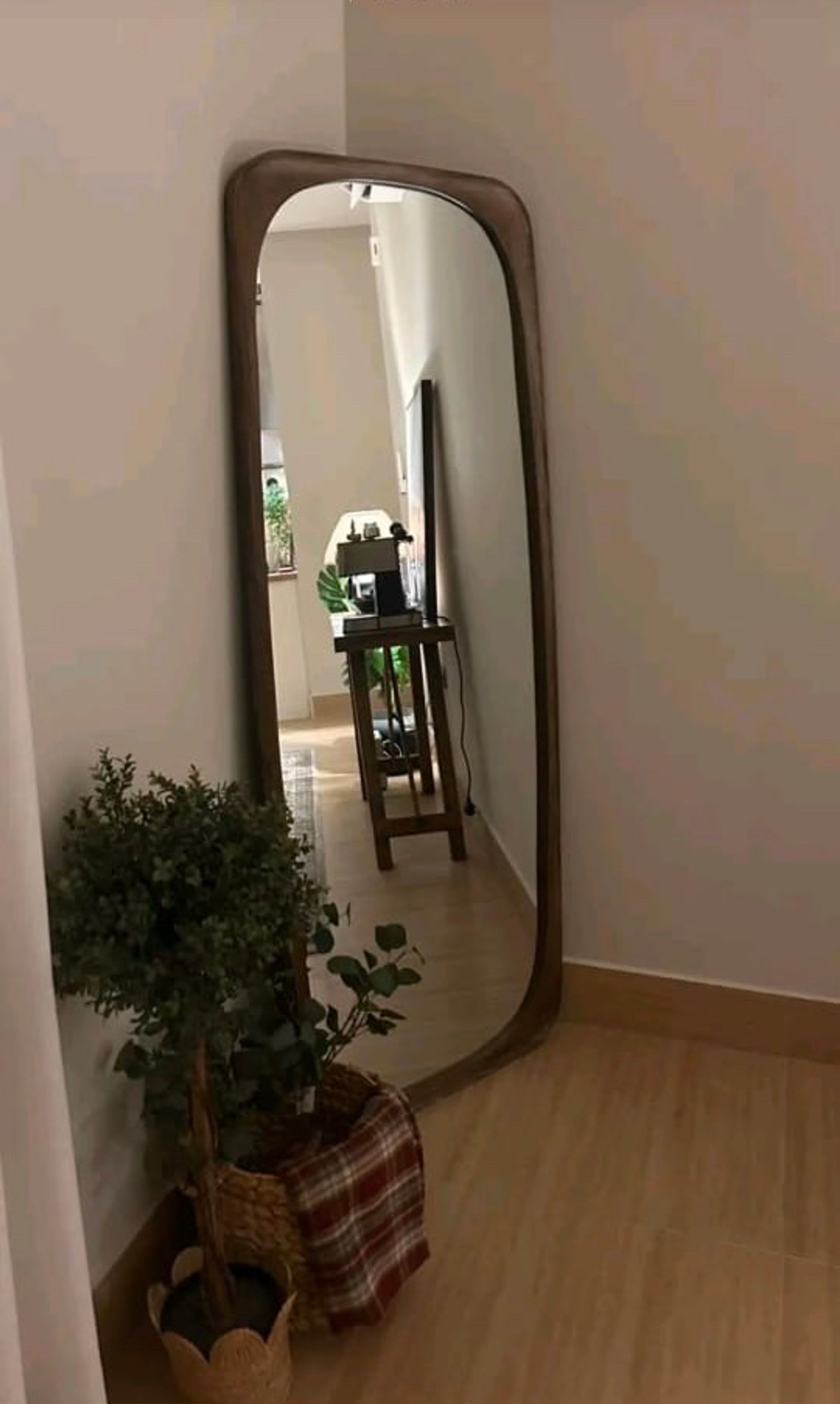 https://img.gathern.co/1400x0/1/CM1mQdV5UR0CN5dvN182Qq96e4MSpeMO.jpg