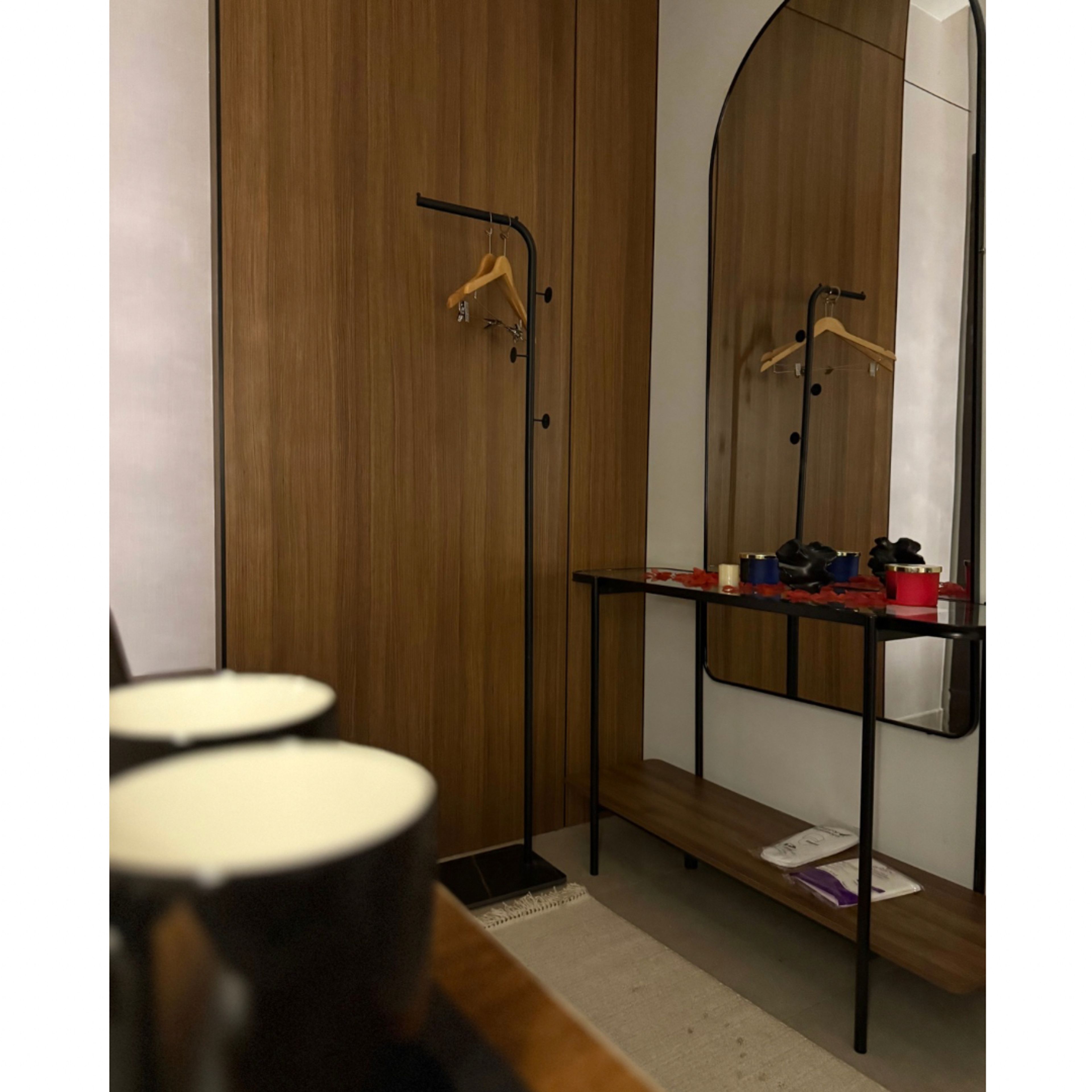 https://img.gathern.co/1400x0/1/CRUSq1n3OhMpedzbrwBY7u2q49jokJ2F.jpg