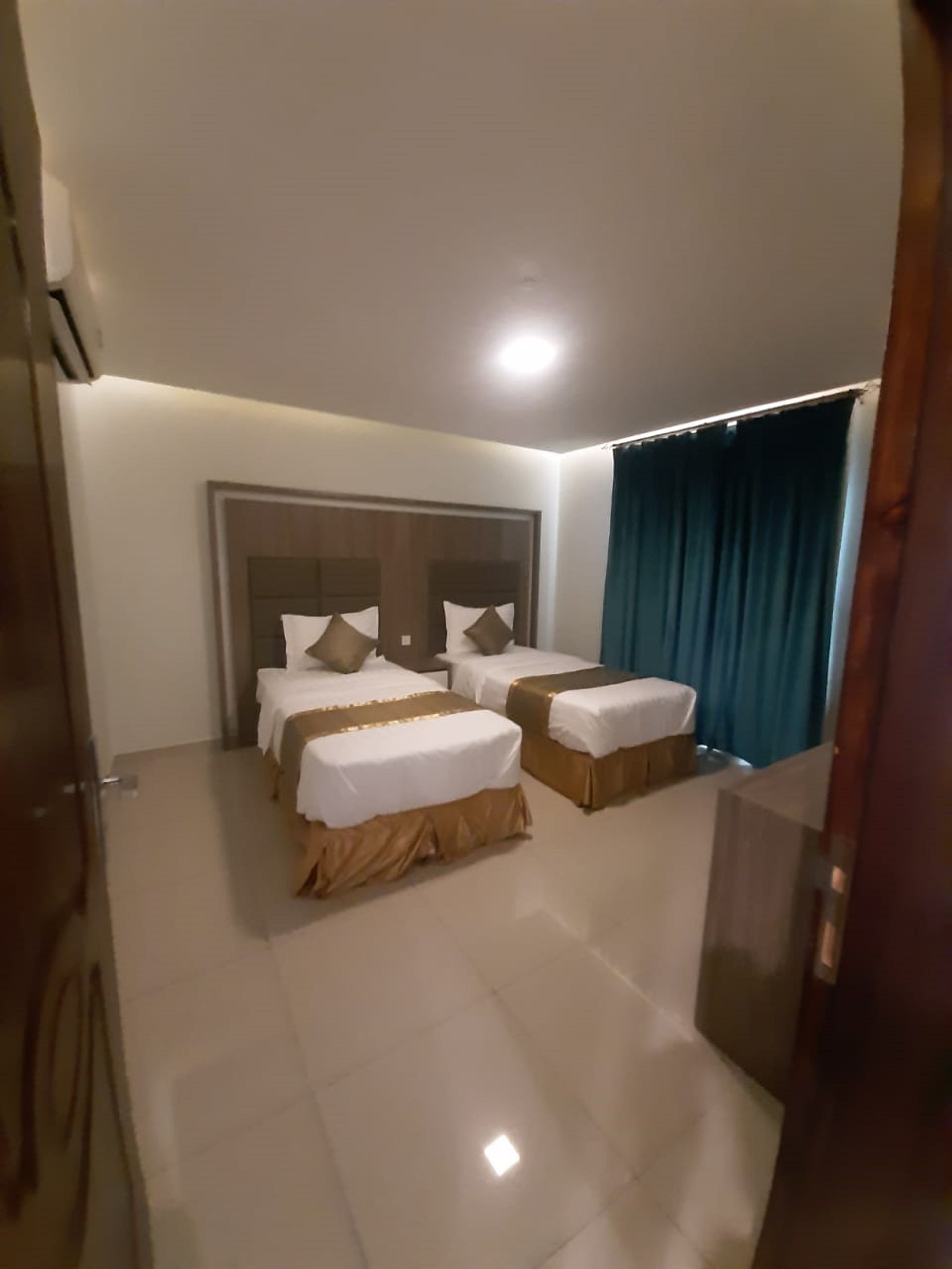 https://img.gathern.co/1400x0/1/Cj-Li6gnafGhQ0QLg6qh5QTr5hu6xLkV.jpg