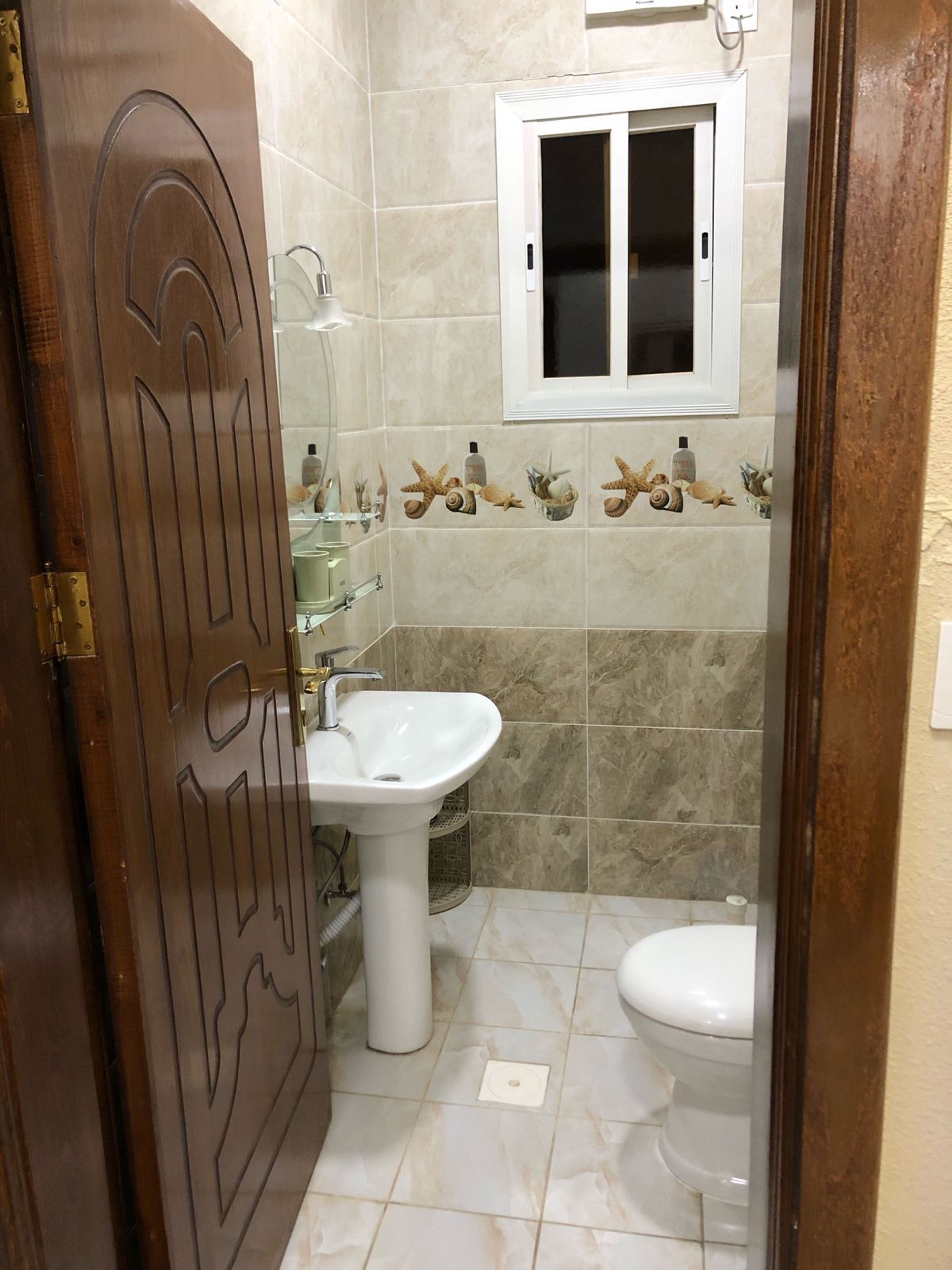 https://img.gathern.co/1024x0/1/CkPoMuXZaMPhhYSv0NDBiJA4t1LNLoAd.jpg