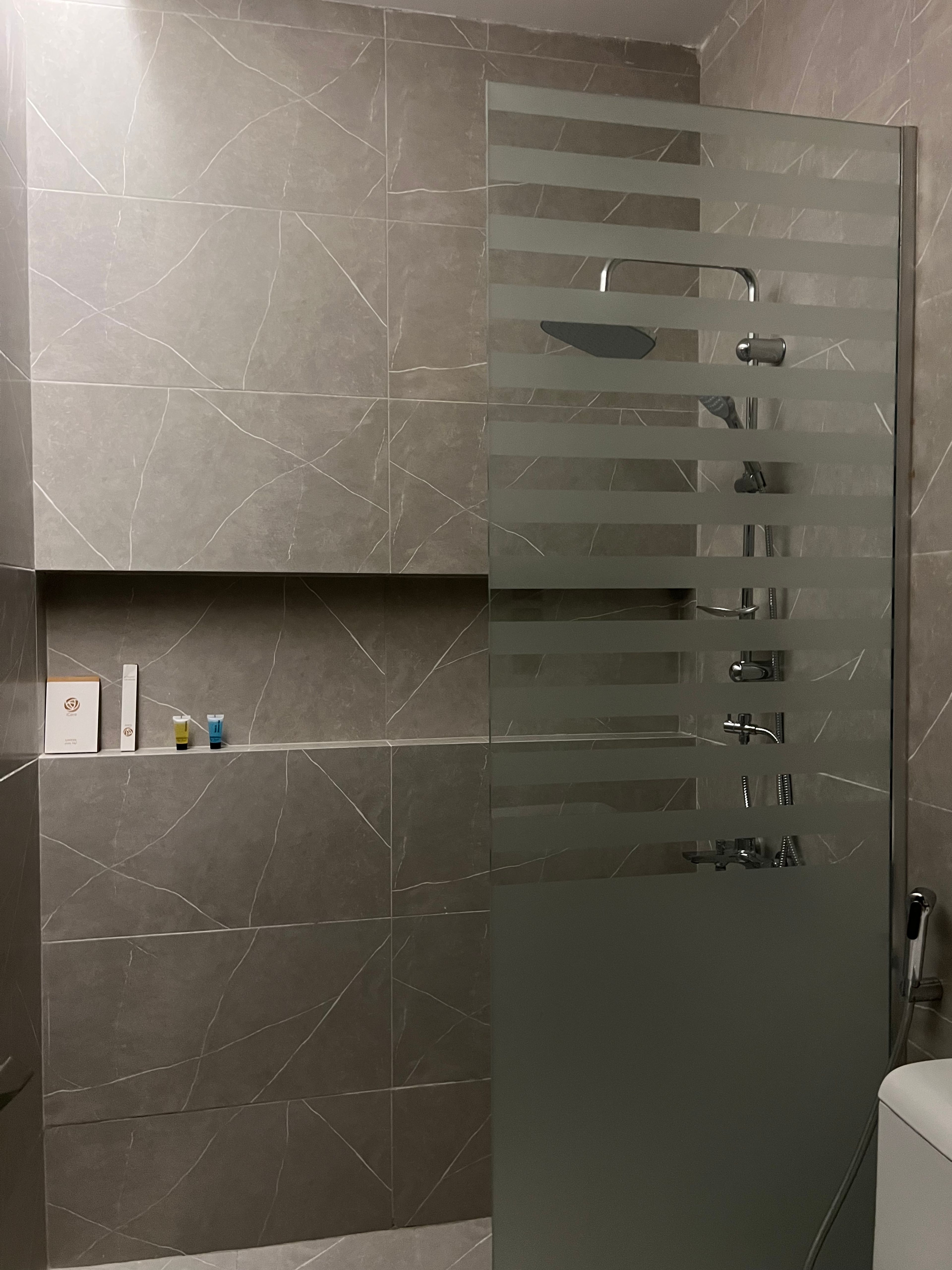 https://img.gathern.co/1400x0/1/D2XpUEw1pm7v5dicXOJnG5iGd4LYu2Sa.jpg