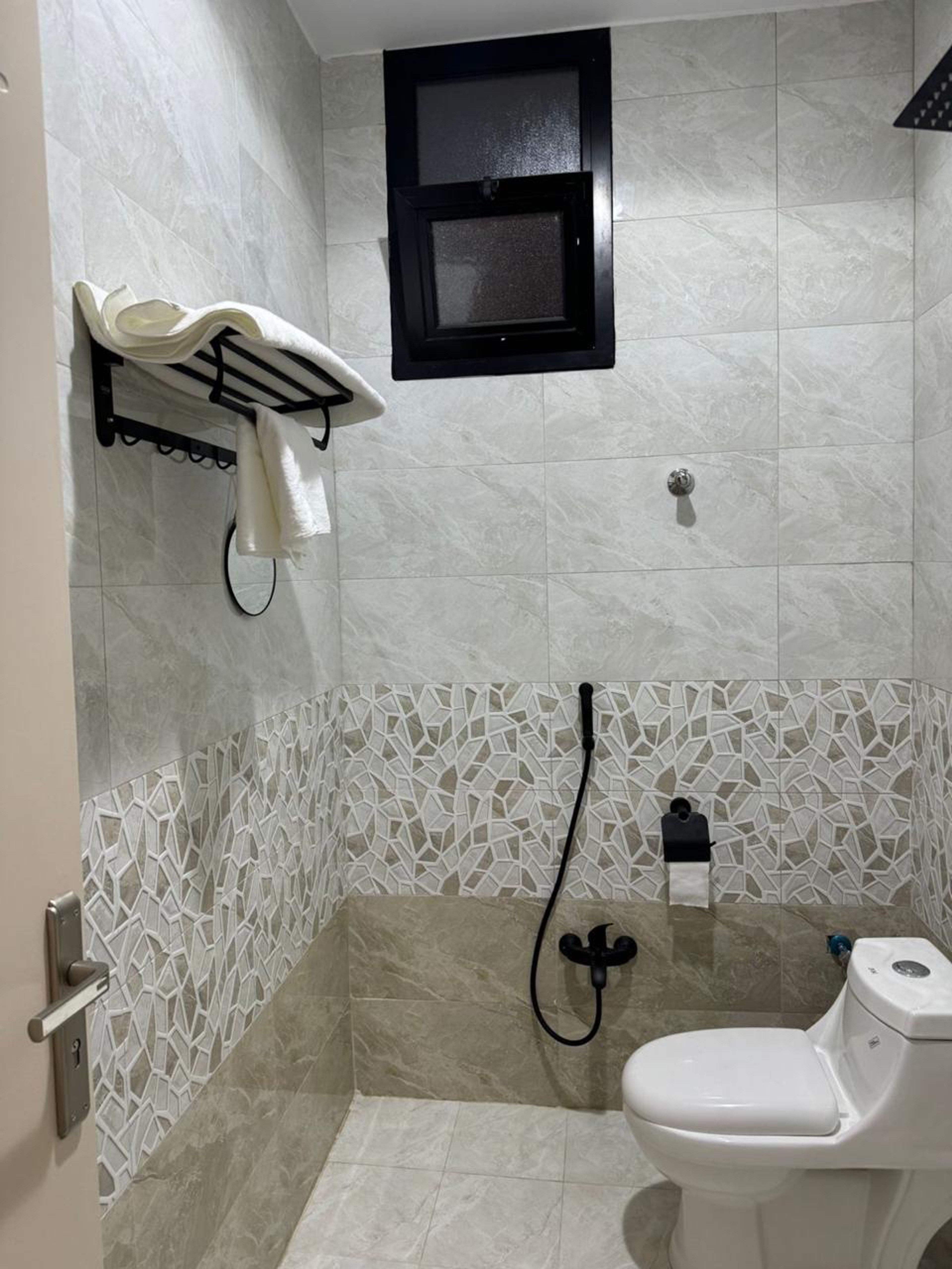 https://img.gathern.co/1400x0/1/D9QHEZogZu7XjpK3IiQA79hj042YCMWa.jpg