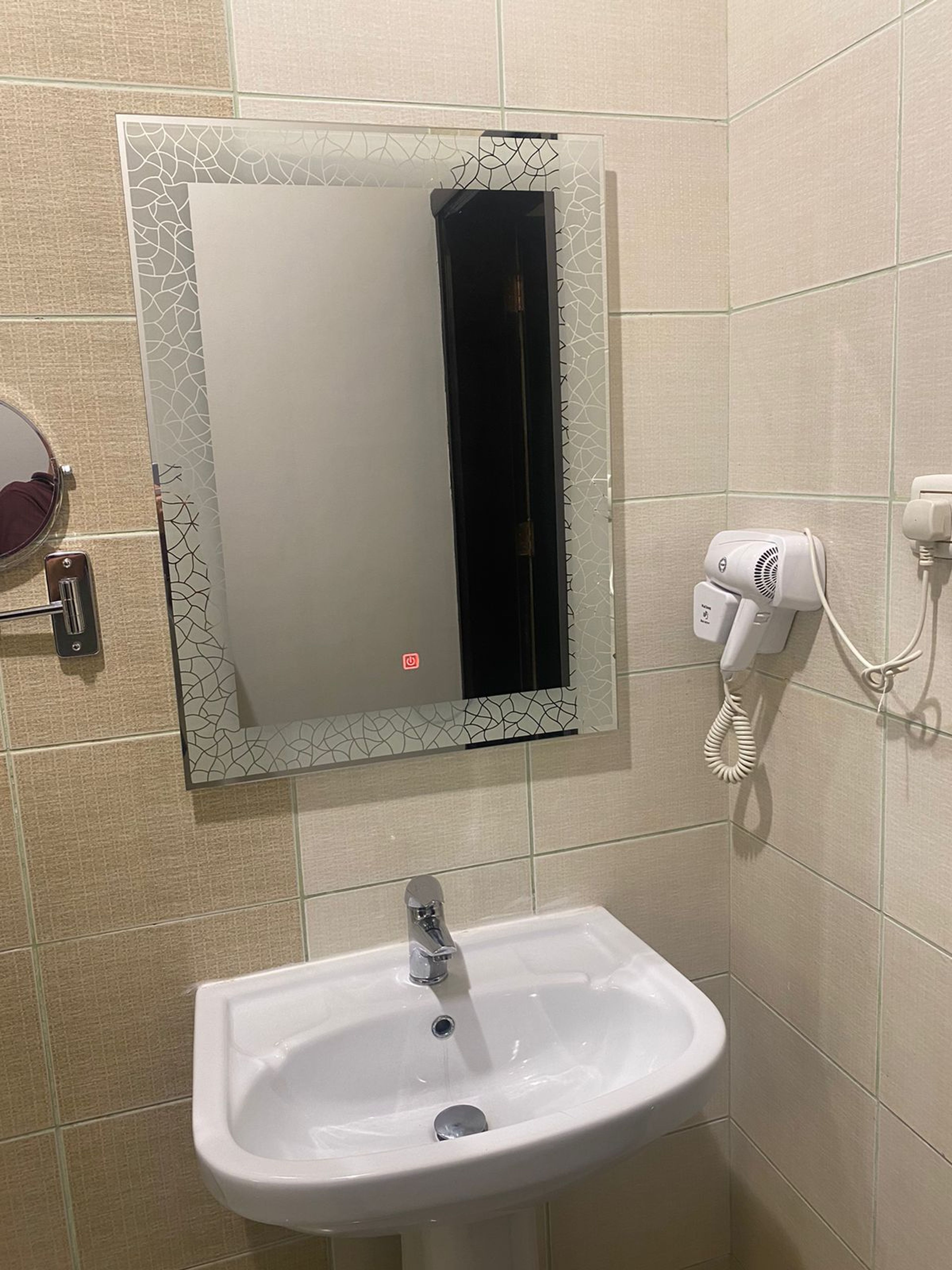 https://img.gathern.co/1400x0/1/DRAmNlbe1kOT0KTMqX3gAmheeidISsOM.jpeg