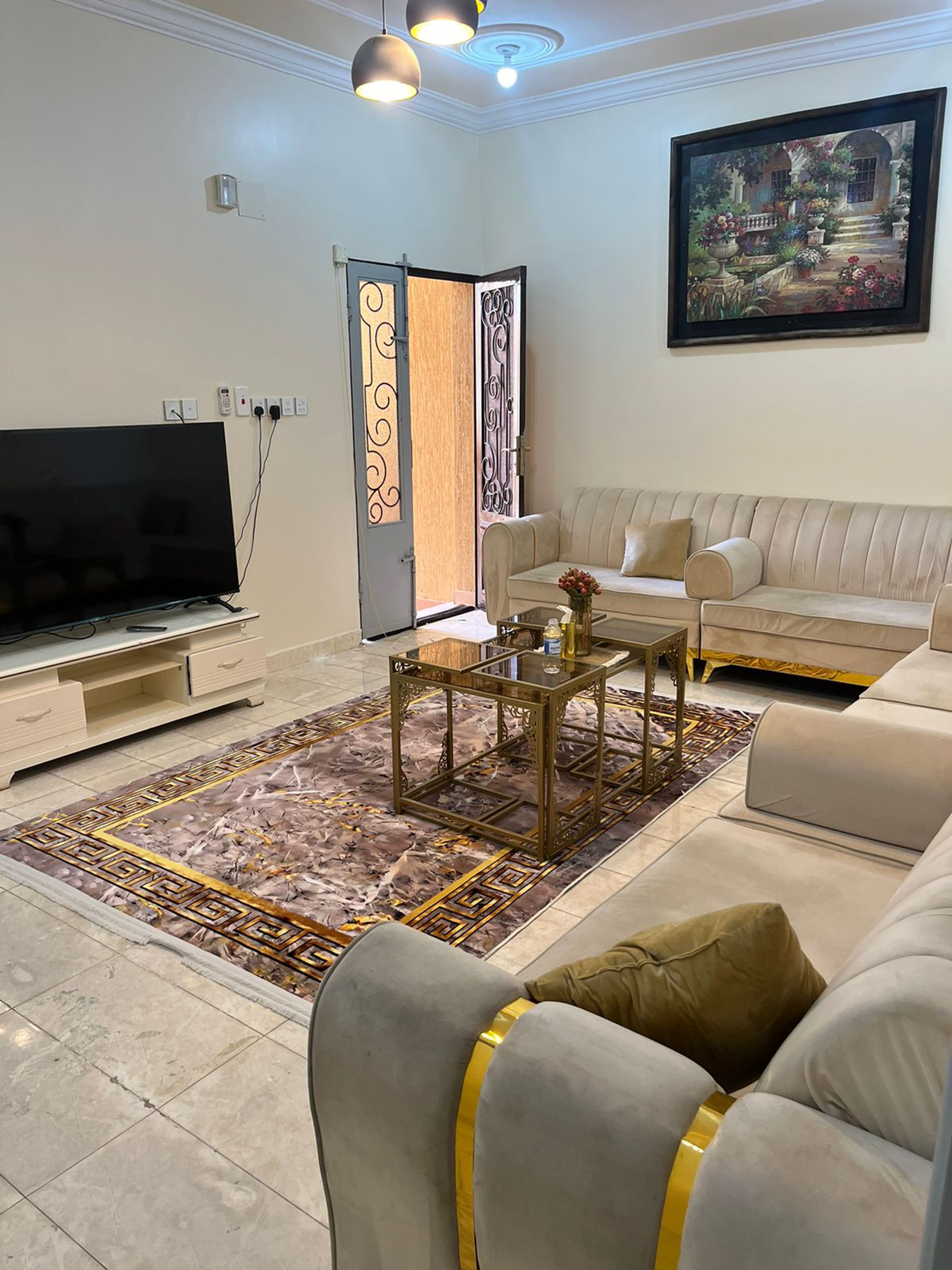 https://img.gathern.co/1400x0/1/DTToZ2cMVXFId7zxCST_FI-luDNoub4m.jpg