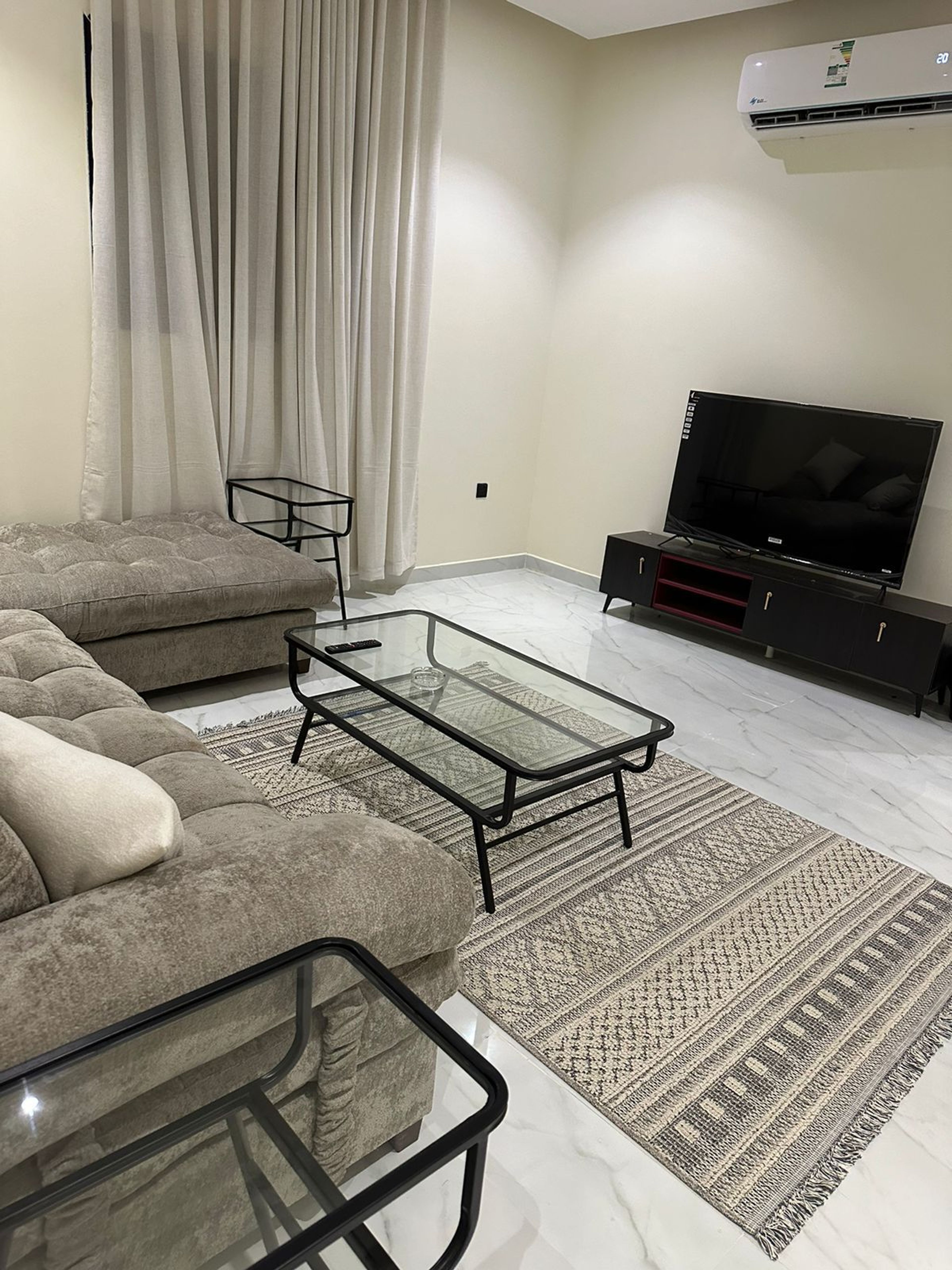 https://img.gathern.co/1400x0/1/DYR9DbIkZm0i8v2f2epXXth9mASVNJ0o.jpg