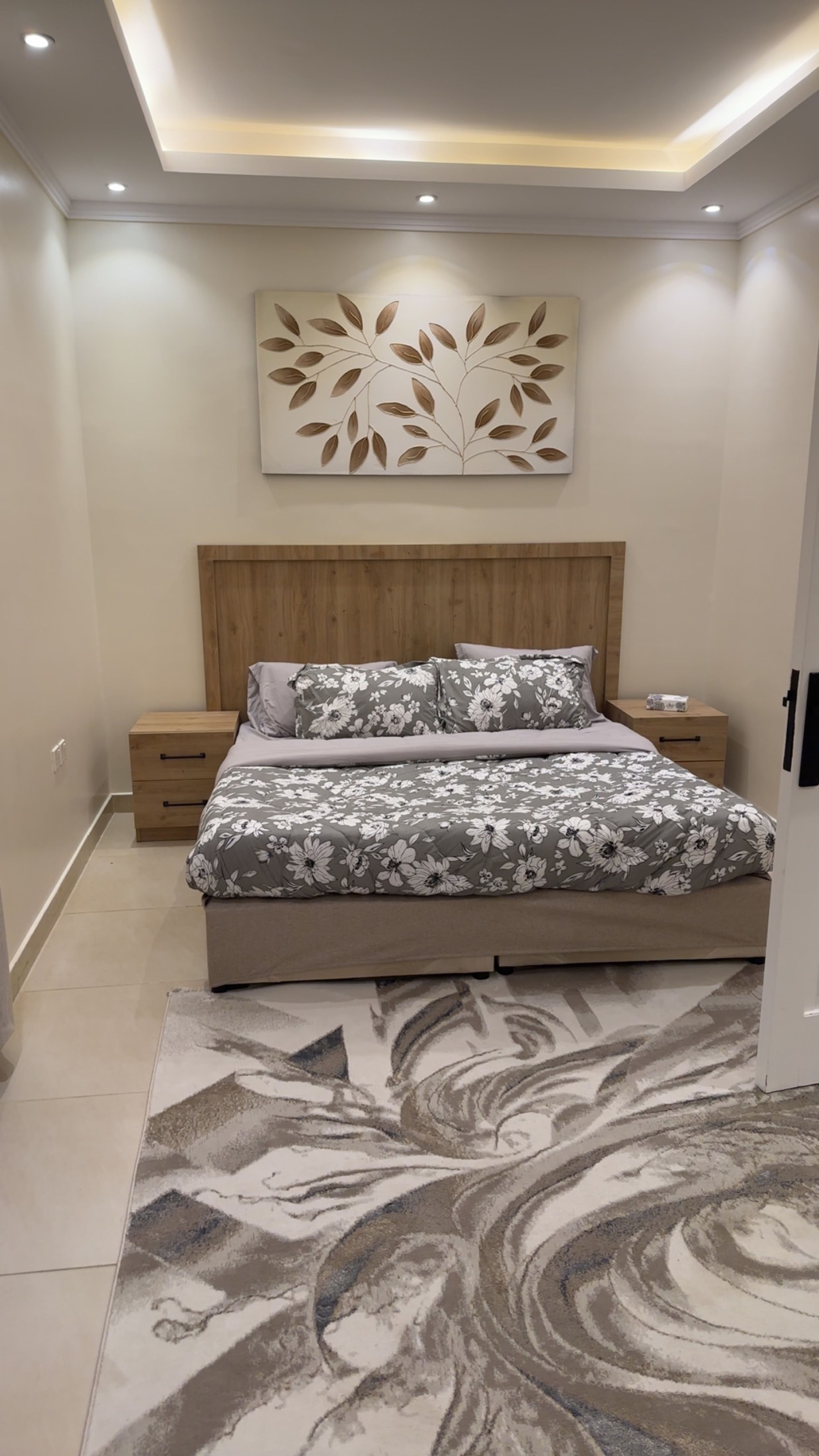 https://img.gathern.co/1400x0/1/DiY6j59G8stWb2m7P7YPFxp4_6dVhc9C.jpg
