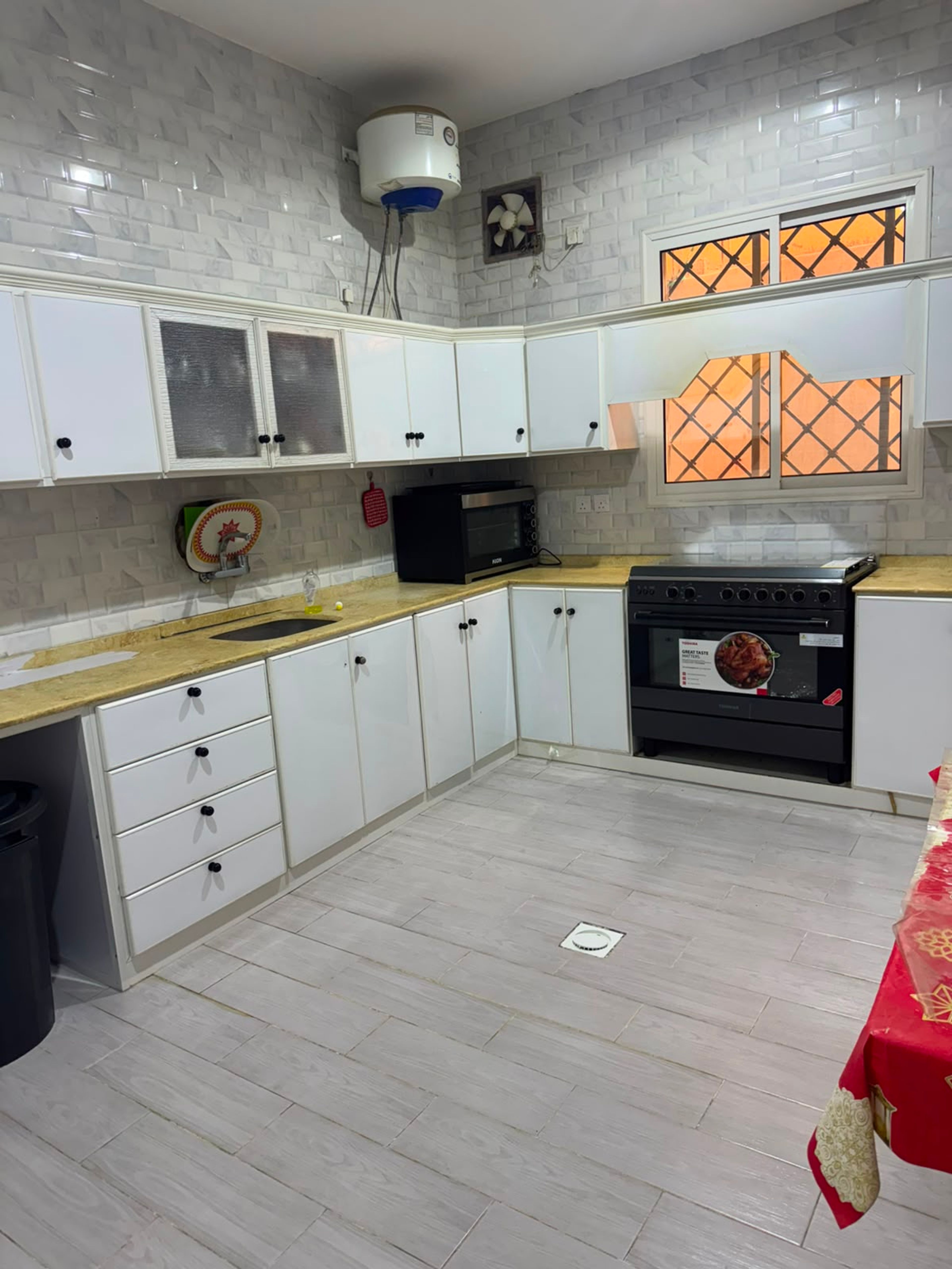 https://img.gathern.co/1400x0/1/Do8kYvodSAw7kkCaN-QgpwtlnuunwZDX.jpg