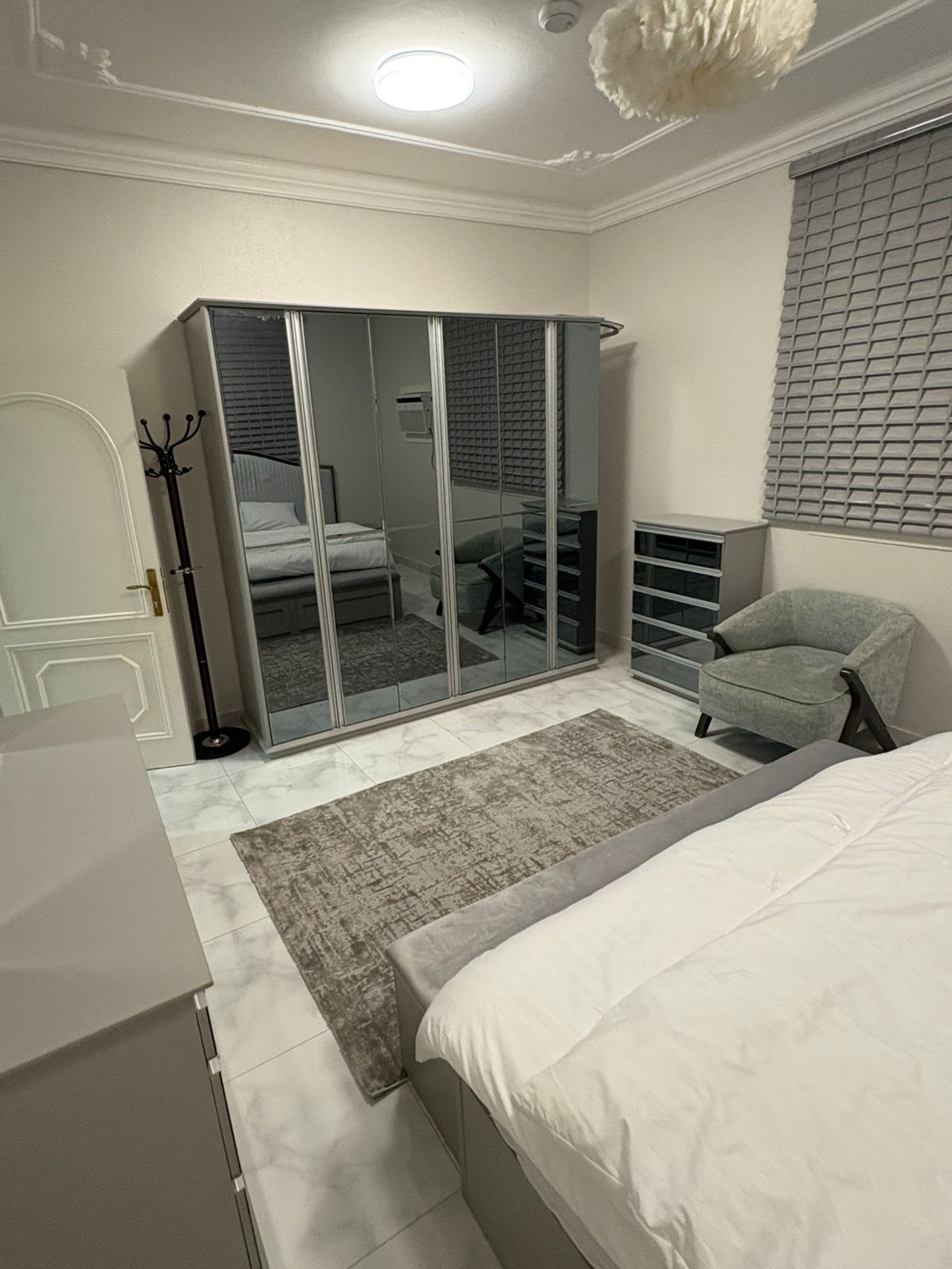https://img.gathern.co/1400x0/1/ELCRW49HqbsRnnwQ-5RE0YsyEu3UBjEt.jpeg