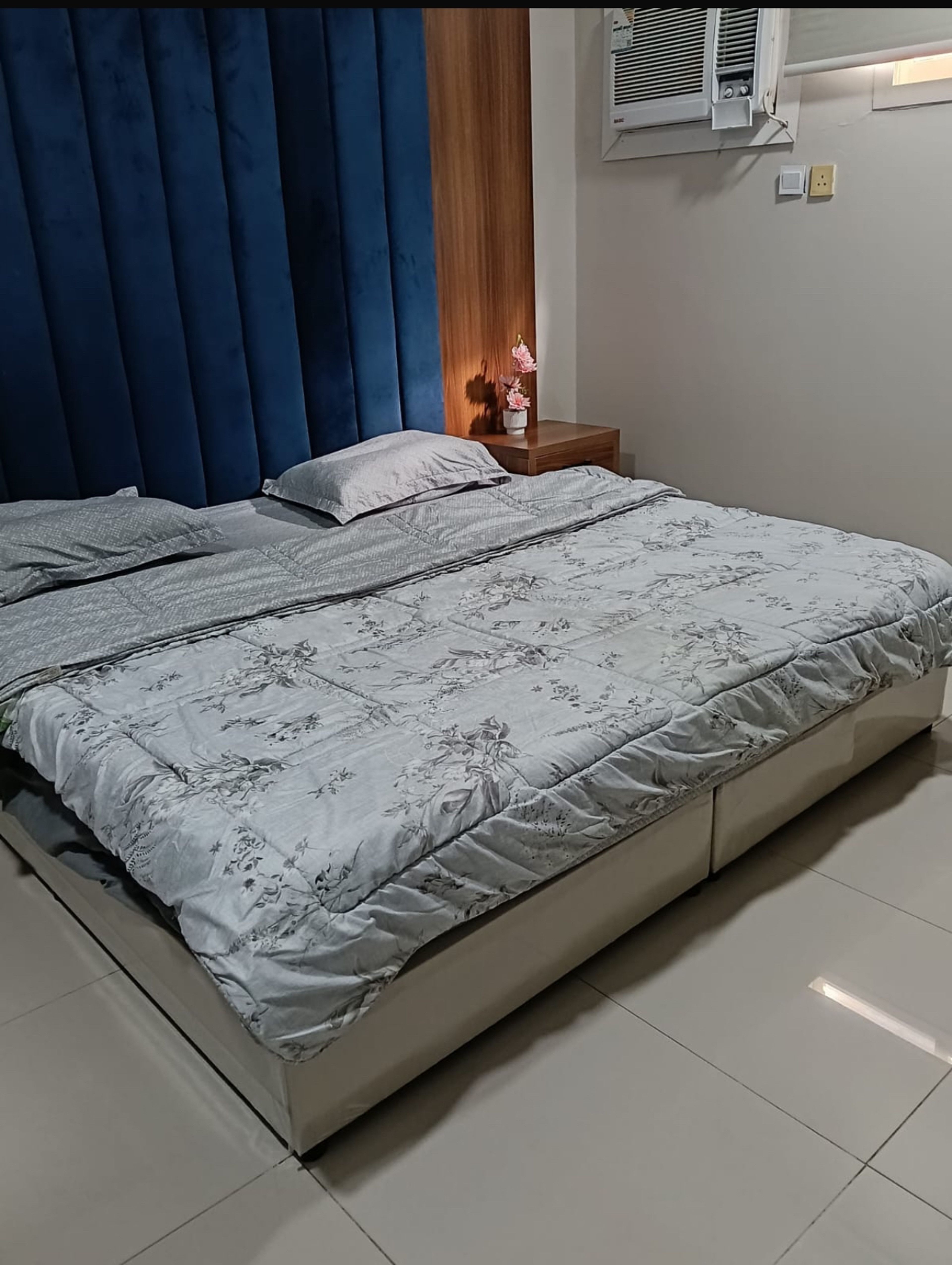 https://img.gathern.co/1400x0/1/EVUjNuHk4Kuv2ETQJQ3PWR_wC91DkL8N.jpg