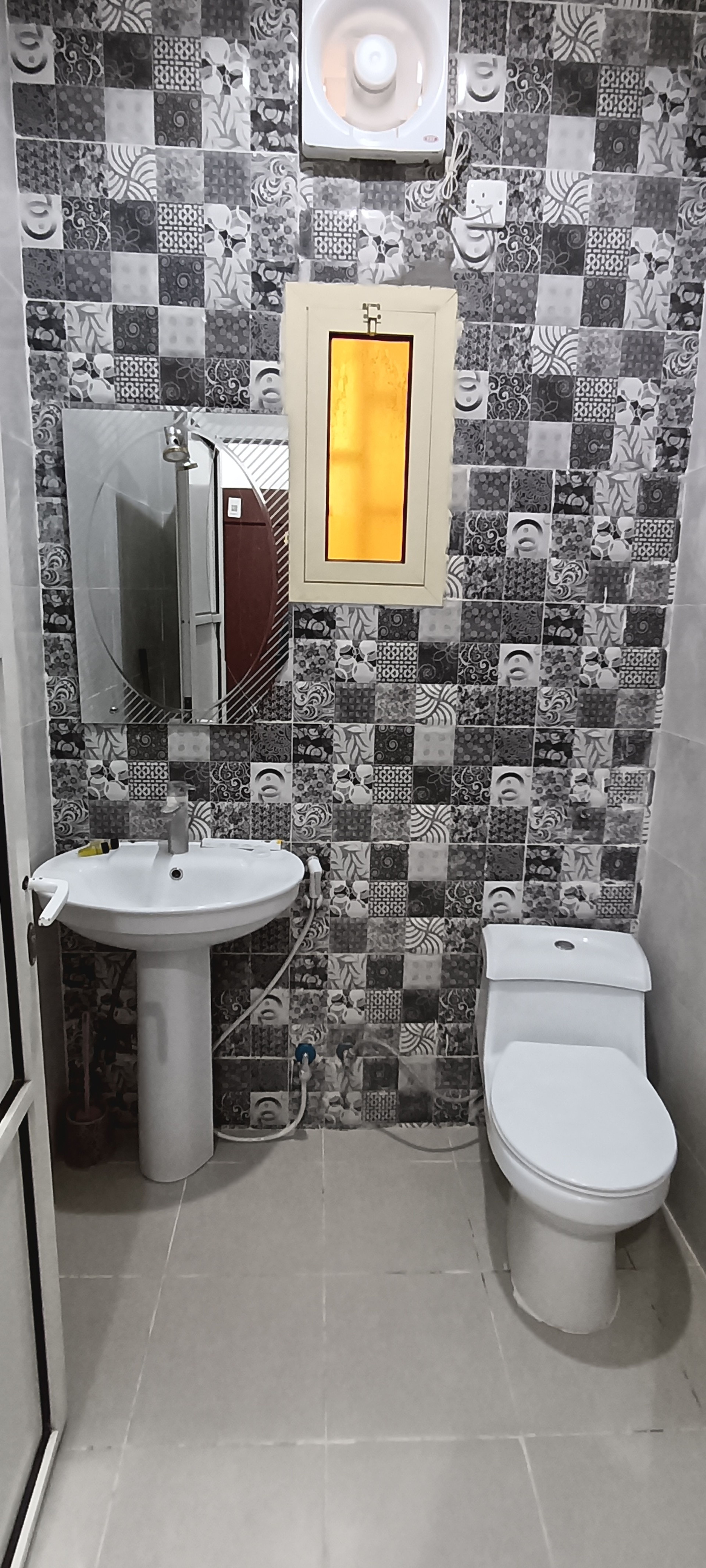 https://img.gathern.co/1400x0/1/EVnokA7eM4t03tZpeUOzILf-ipvdd7r4.jpeg